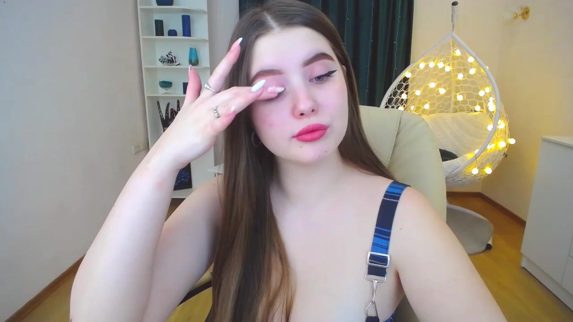 Gallery image thumbnail from AdmireMyEyes's myfreecams stream on, 12/29/2022, 08:50 image 5 of 20
