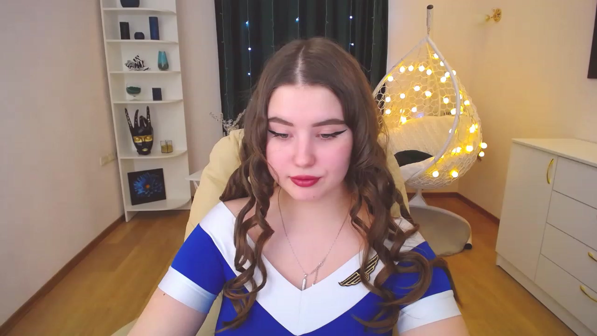 Gallery image thumbnail from AdmireMyEyes's myfreecams stream on, 01/10/2023, 16:59 image 17 of 20