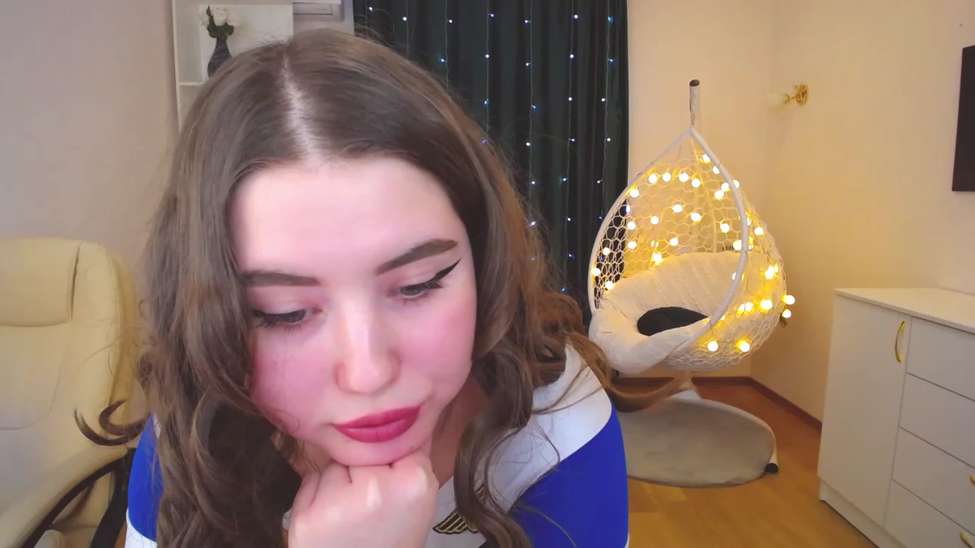 Gallery image thumbnail from AdmireMyEyes's myfreecams stream on, 01/10/2023, 16:59 image 11 of 20