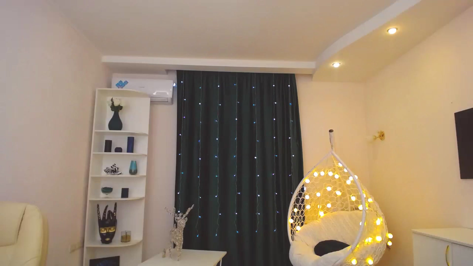 Gallery image thumbnail from AdmireMyEyes's myfreecams stream on, 01/10/2023, 16:59 image 19 of 20