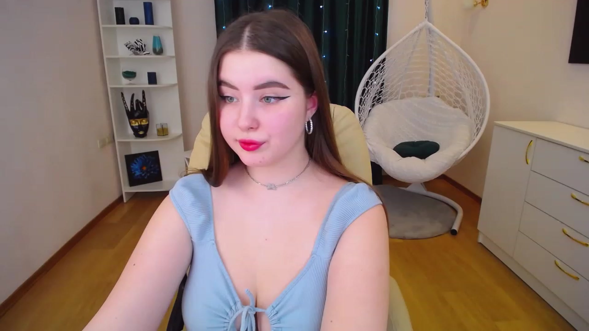 Gallery image thumbnail from AdmireMyEyes's myfreecams stream on, 02/06/2023, 07:45 image 5 of 20