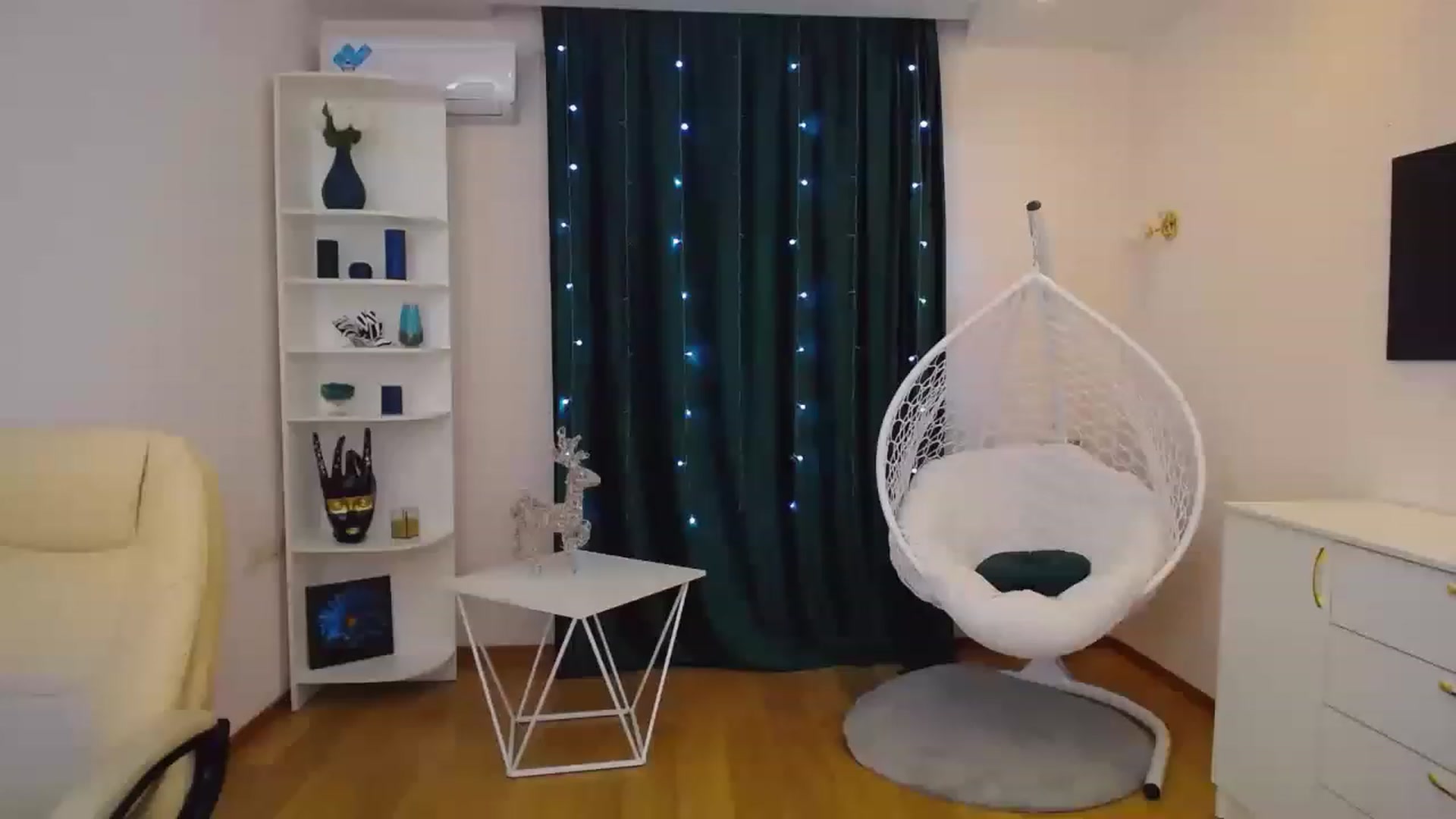 Gallery image thumbnail from AdmireMyEyes's myfreecams stream on, 02/06/2023, 08:58 image 15 of 20