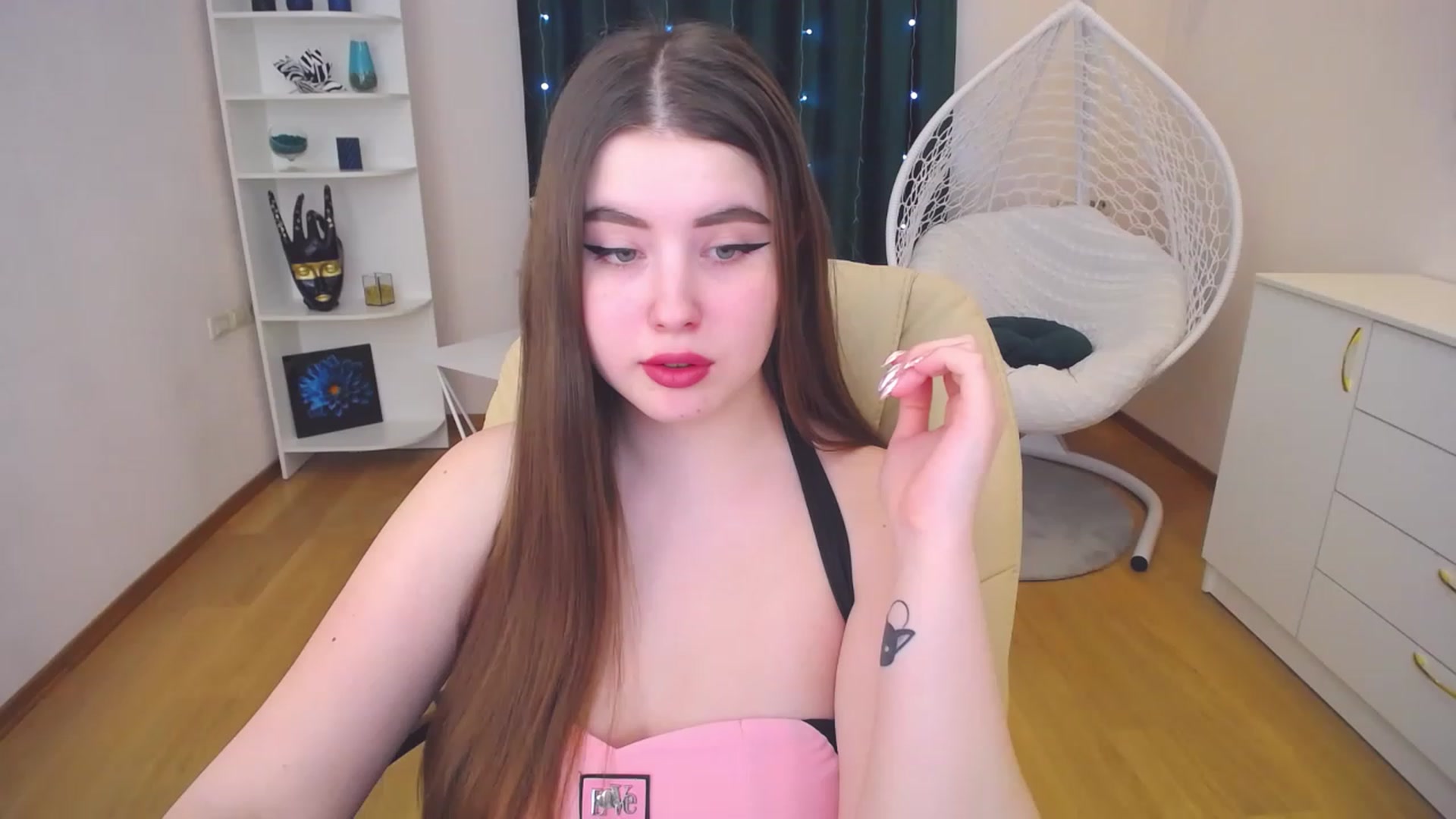 Gallery image thumbnail from AdmireMyEyes's myfreecams stream on, 02/10/2023, 09:31 image 4 of 20