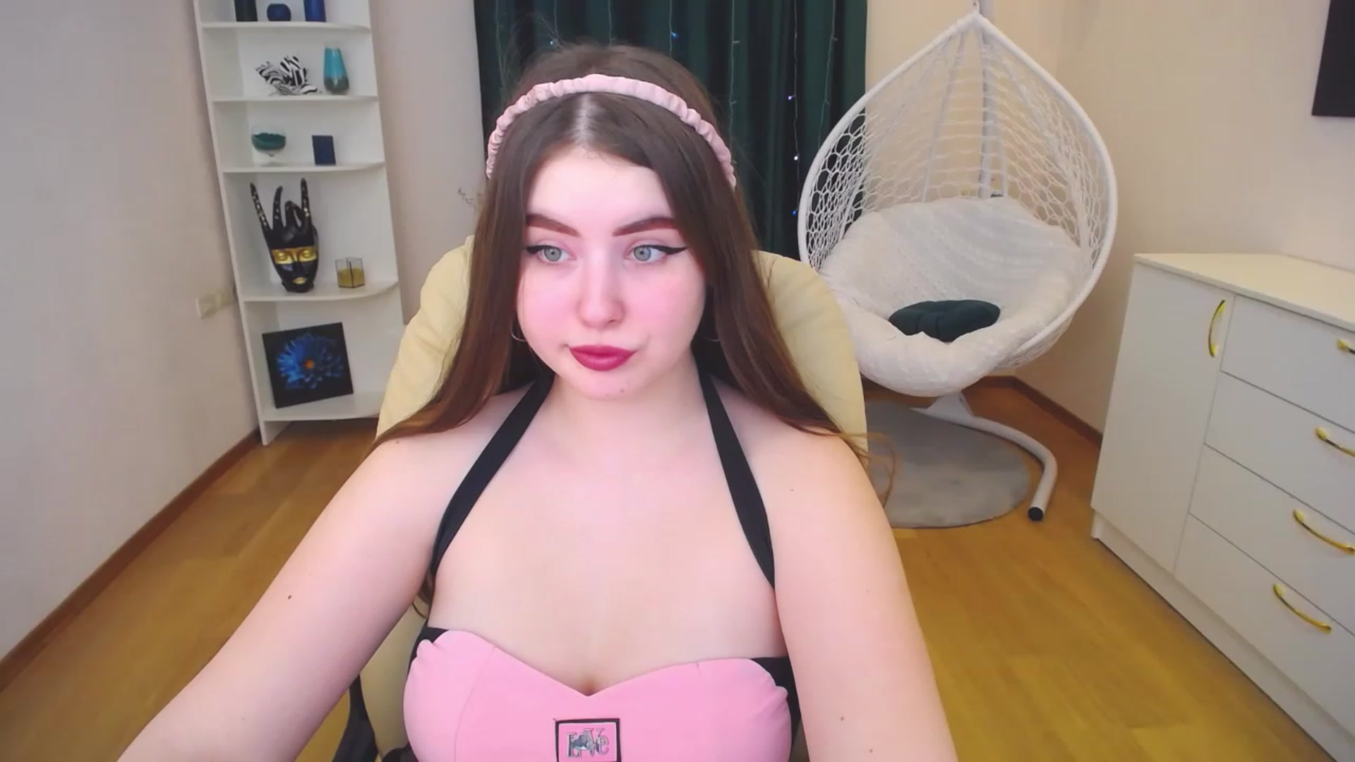 Gallery image thumbnail from AdmireMyEyes's myfreecams stream on, 02/14/2023, 09:50 image 4 of 20