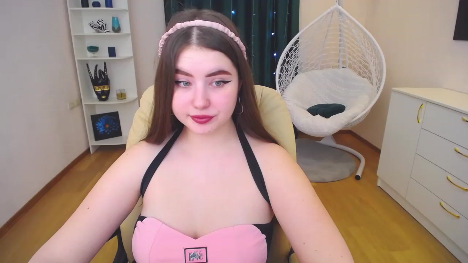 Gallery image thumbnail from AdmireMyEyes's myfreecams stream on, 02/14/2023, 09:50 image 2 of 20