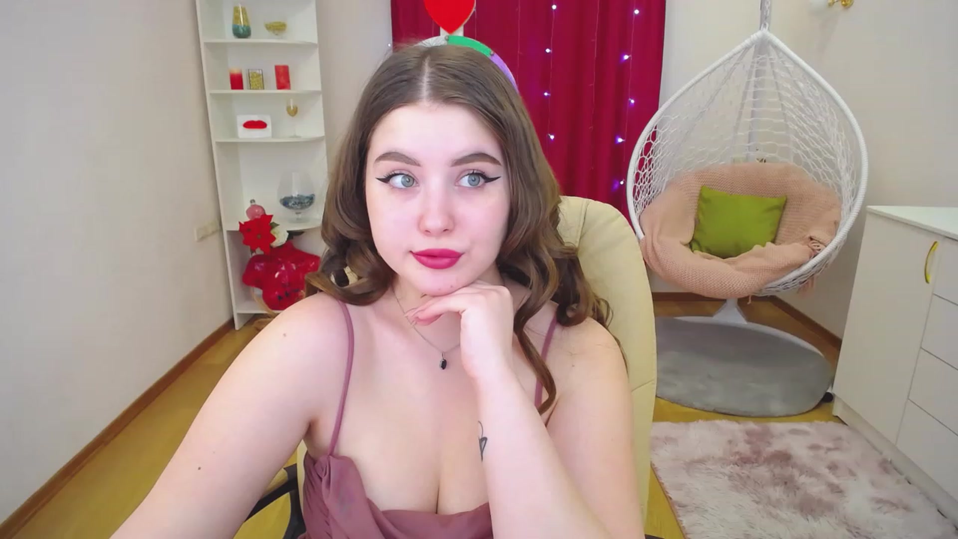 Gallery image thumbnail from AdmireMyEyes's myfreecams stream on, 03/05/2023, 15:53 image 8 of 20