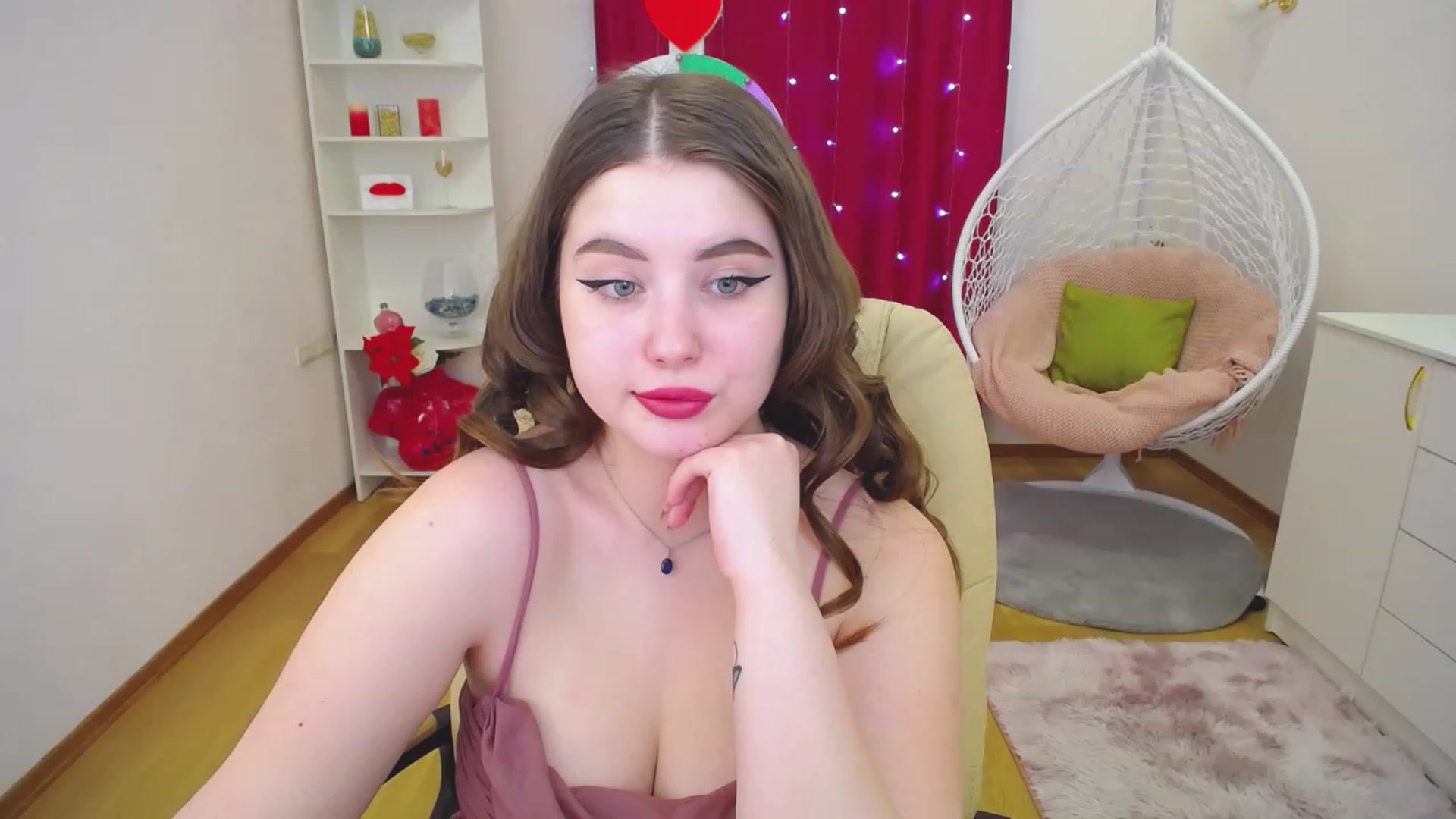 Gallery image thumbnail from AdmireMyEyes's myfreecams stream on, 03/05/2023, 15:53 image 7 of 20