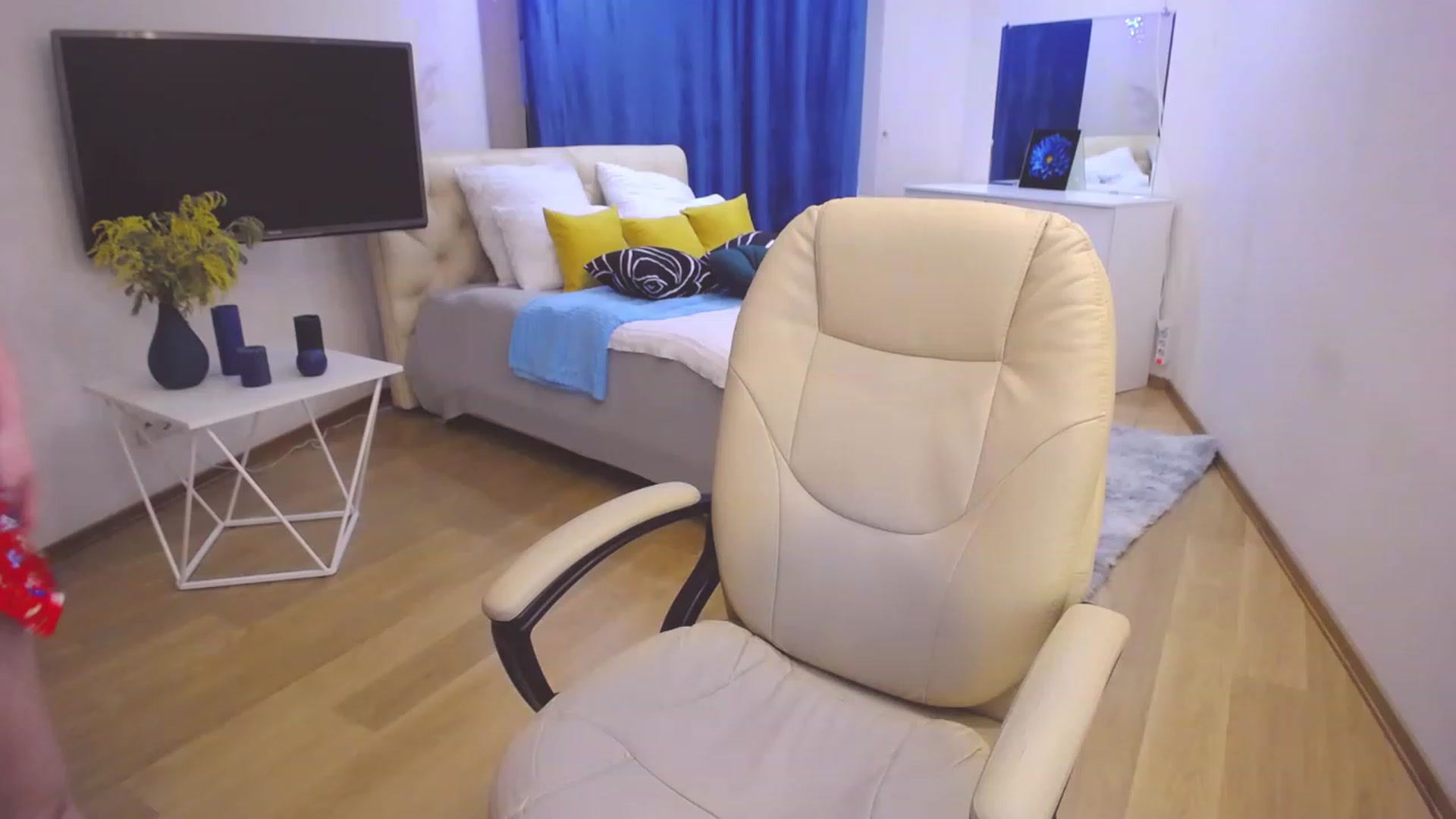 Gallery image thumbnail from AdmireMyEyes's myfreecams stream on, 03/09/2023, 09:29 image 1 of 20