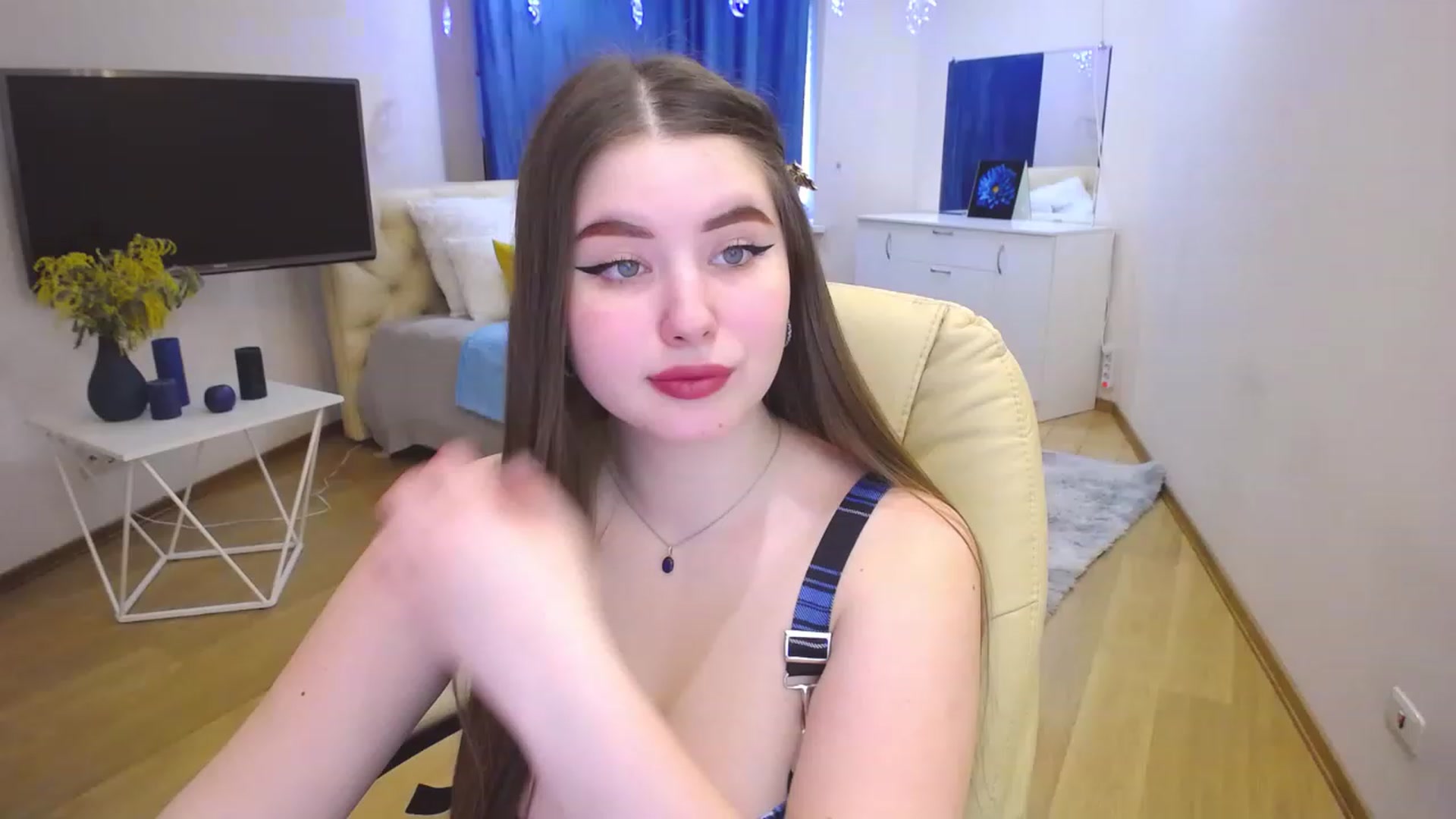 Gallery image thumbnail from AdmireMyEyes's myfreecams stream on, 03/13/2023, 07:02 image 7 of 20