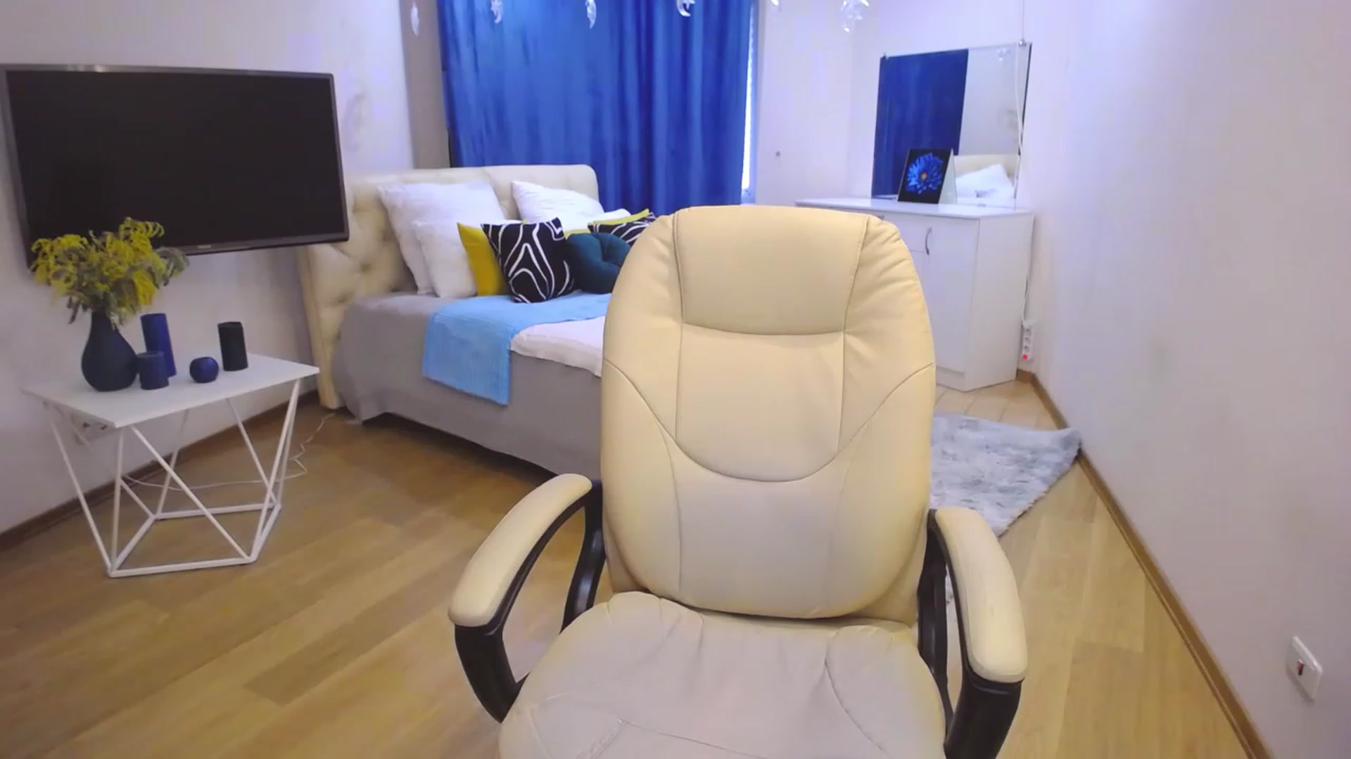 Gallery image thumbnail from AdmireMyEyes's myfreecams stream on, 03/13/2023, 07:02 image 3 of 20