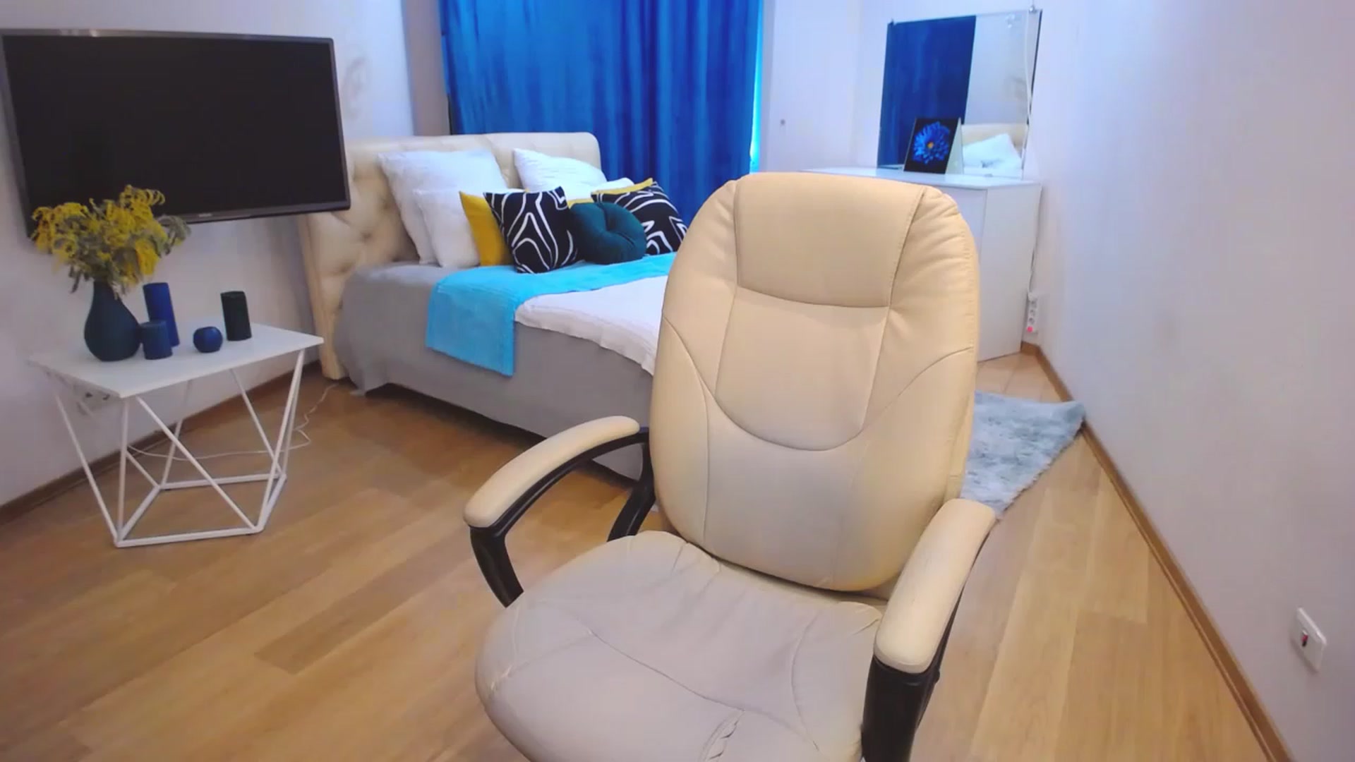Gallery image thumbnail from AdmireMyEyes's myfreecams stream on, 03/13/2023, 07:02 image 18 of 20
