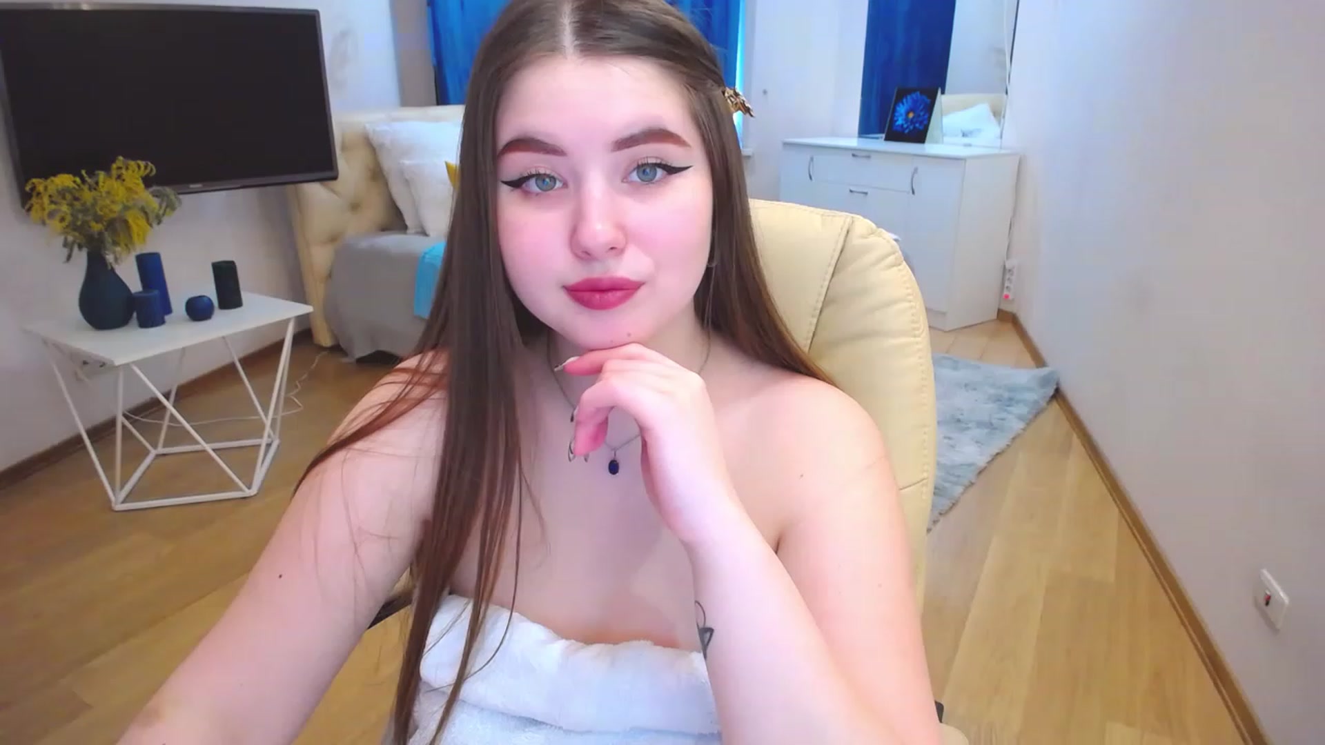 Gallery image thumbnail from AdmireMyEyes's myfreecams stream on, 03/13/2023, 07:46 image 7 of 20