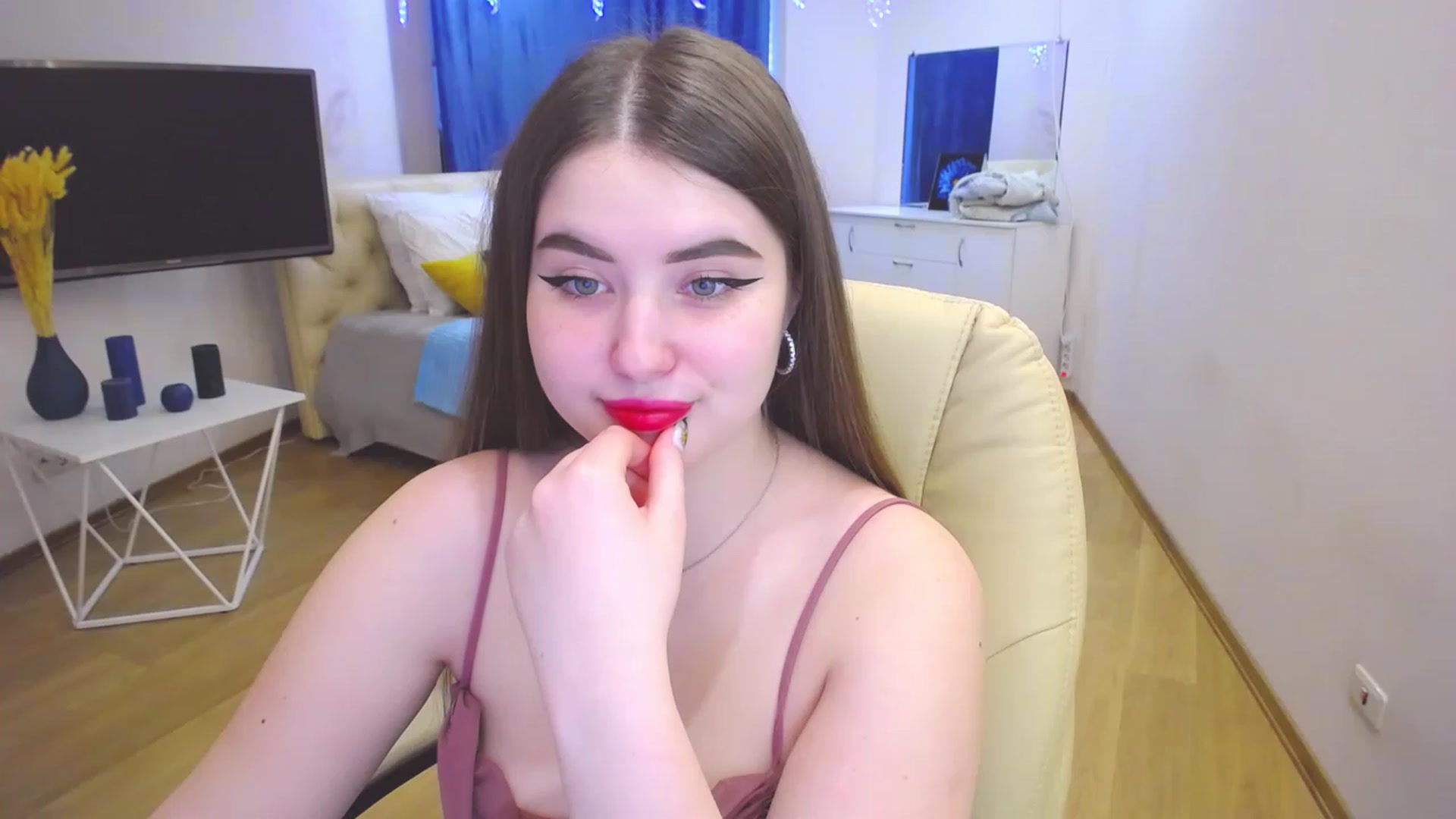 Gallery image thumbnail from AdmireMyEyes's myfreecams stream on, 03/16/2023, 09:12 image 10 of 20