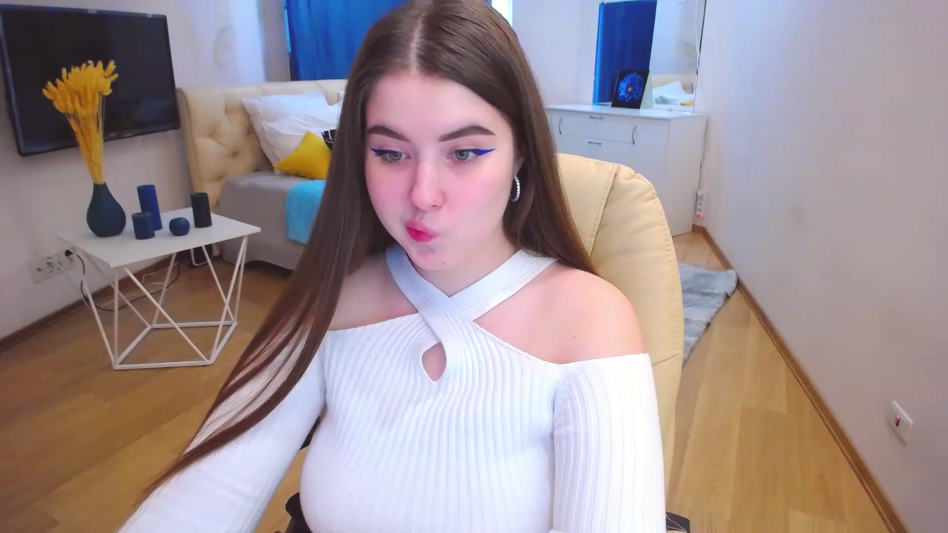 Gallery image thumbnail from AdmireMyEyes's myfreecams stream on, 03/17/2023, 09:48 image 16 of 20
