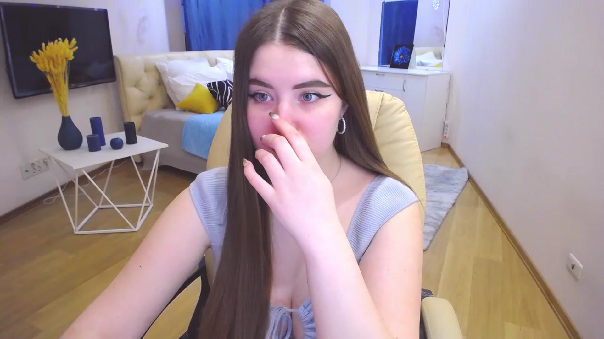 Gallery image thumbnail from AdmireMyEyes's myfreecams stream on, 03/22/2023, 08:32 image 2 of 20