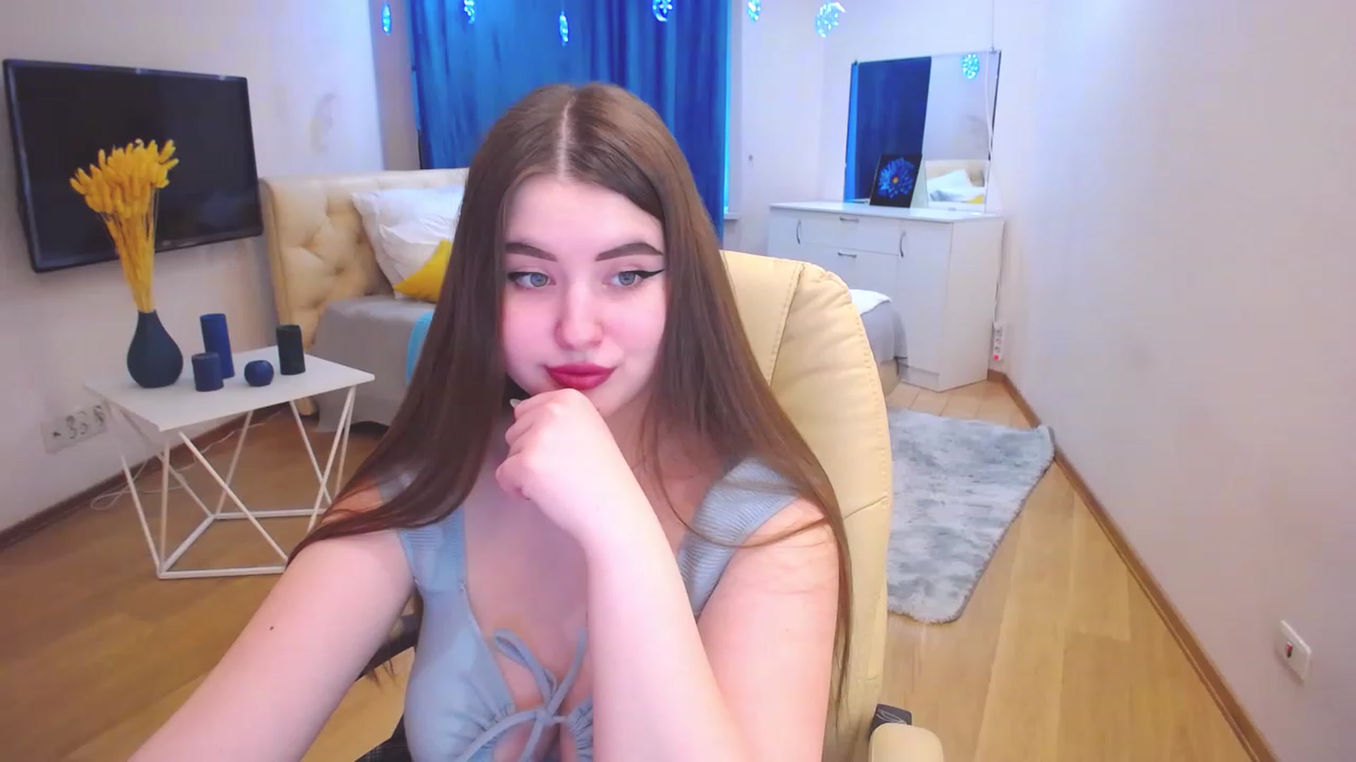 Gallery image thumbnail from AdmireMyEyes's myfreecams stream on, 03/22/2023, 09:47 image 19 of 20