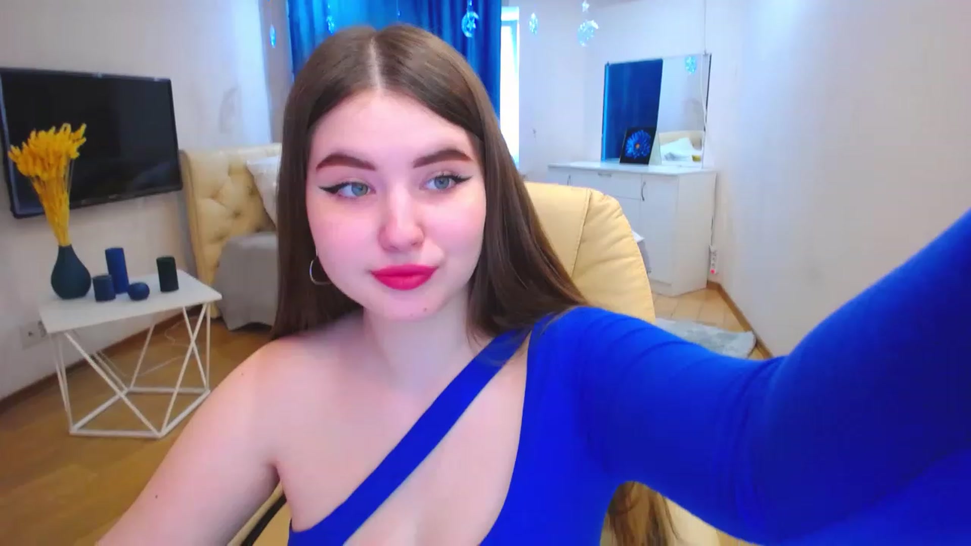 Gallery image thumbnail from AdmireMyEyes's myfreecams stream on, 03/27/2023, 07:50 image 11 of 20