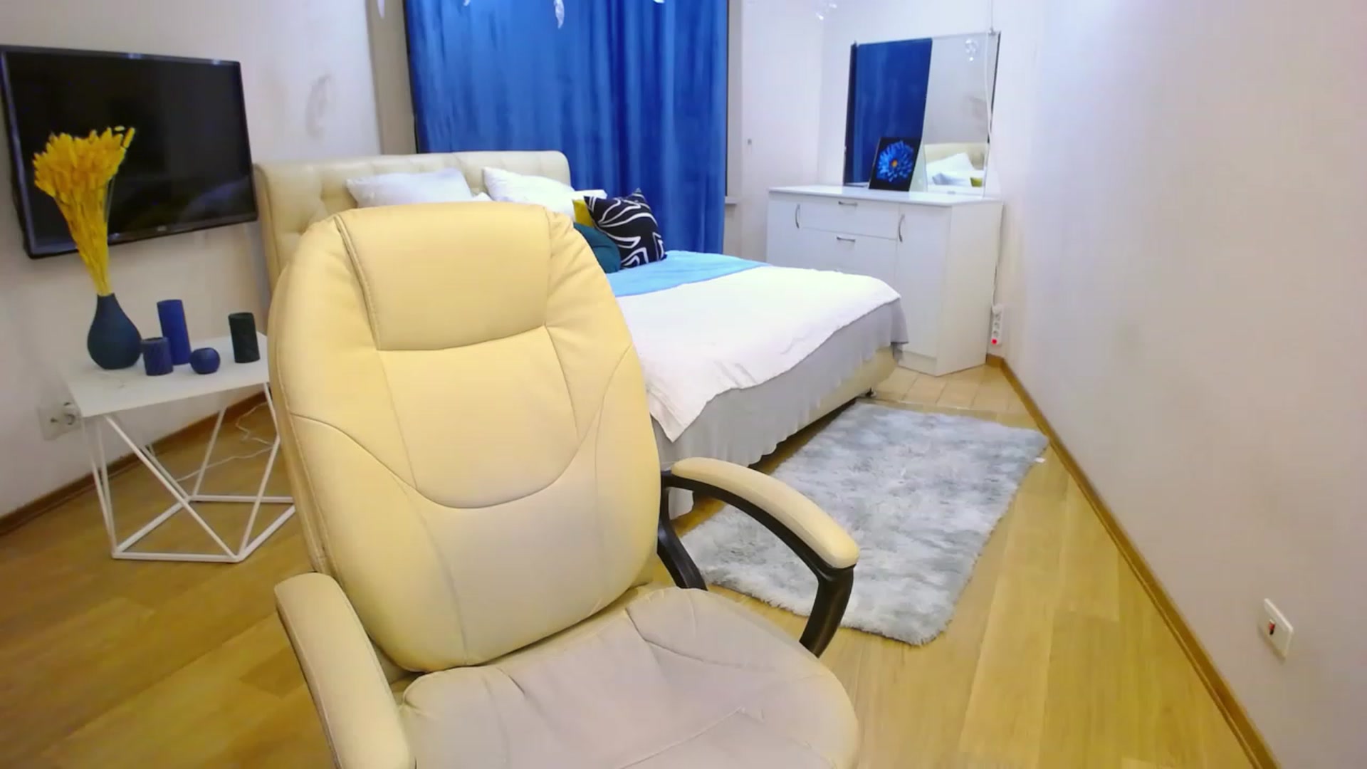 Gallery image thumbnail from AdmireMyEyes's myfreecams stream on, 03/29/2023, 16:40 image 3 of 20