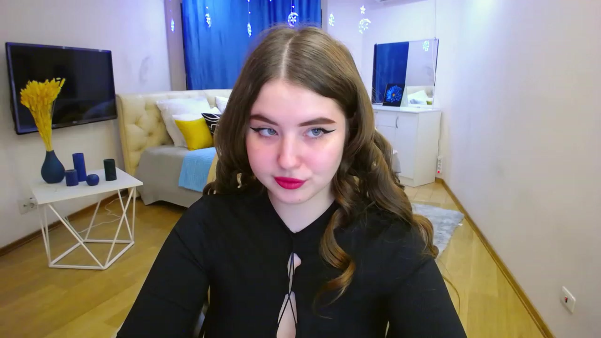 Gallery image thumbnail from AdmireMyEyes's myfreecams stream on, 03/29/2023, 16:40 image 19 of 20