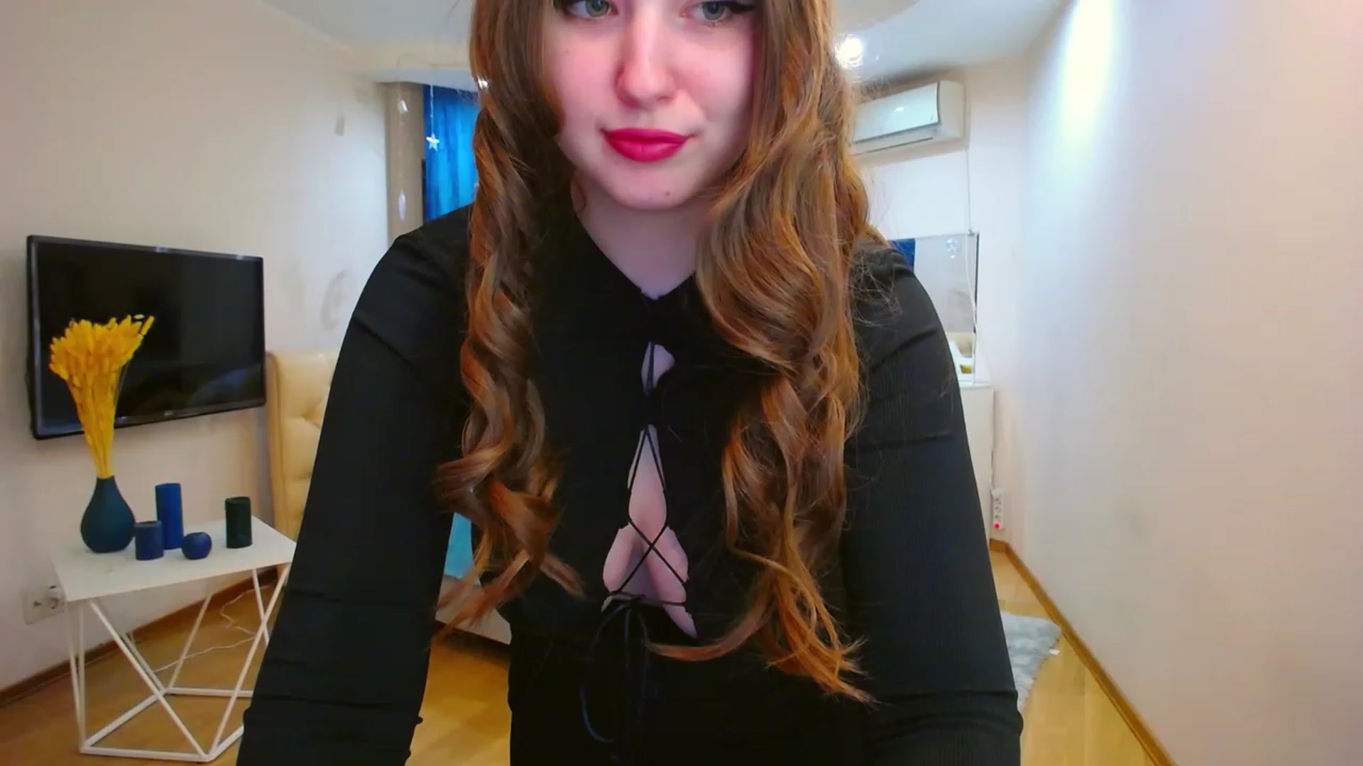 Gallery image thumbnail from AdmireMyEyes's myfreecams stream on, 03/29/2023, 16:40 image 7 of 20