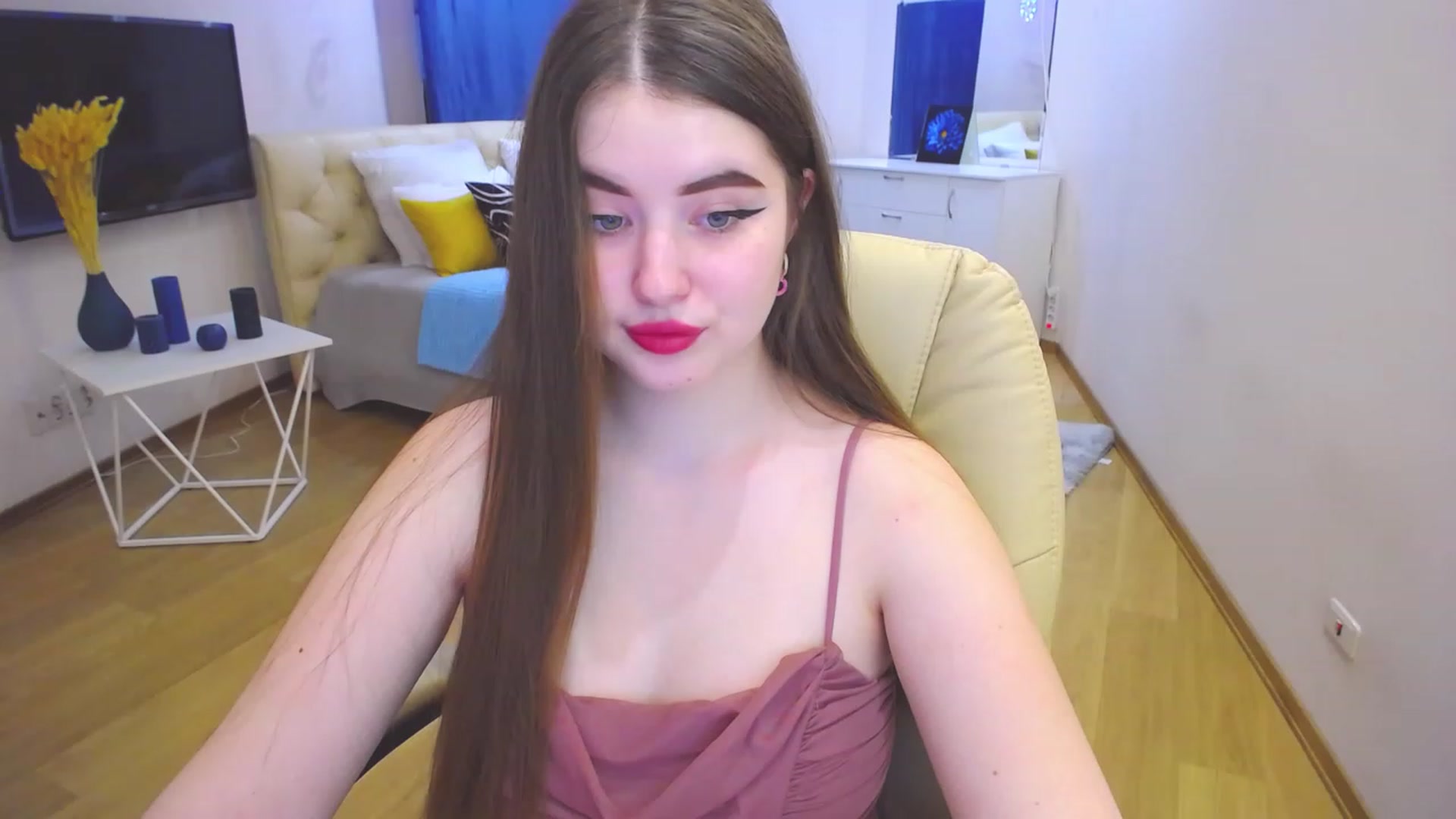 Gallery image thumbnail from AdmireMyEyes's myfreecams stream on, 03/31/2023, 07:46 image 8 of 20