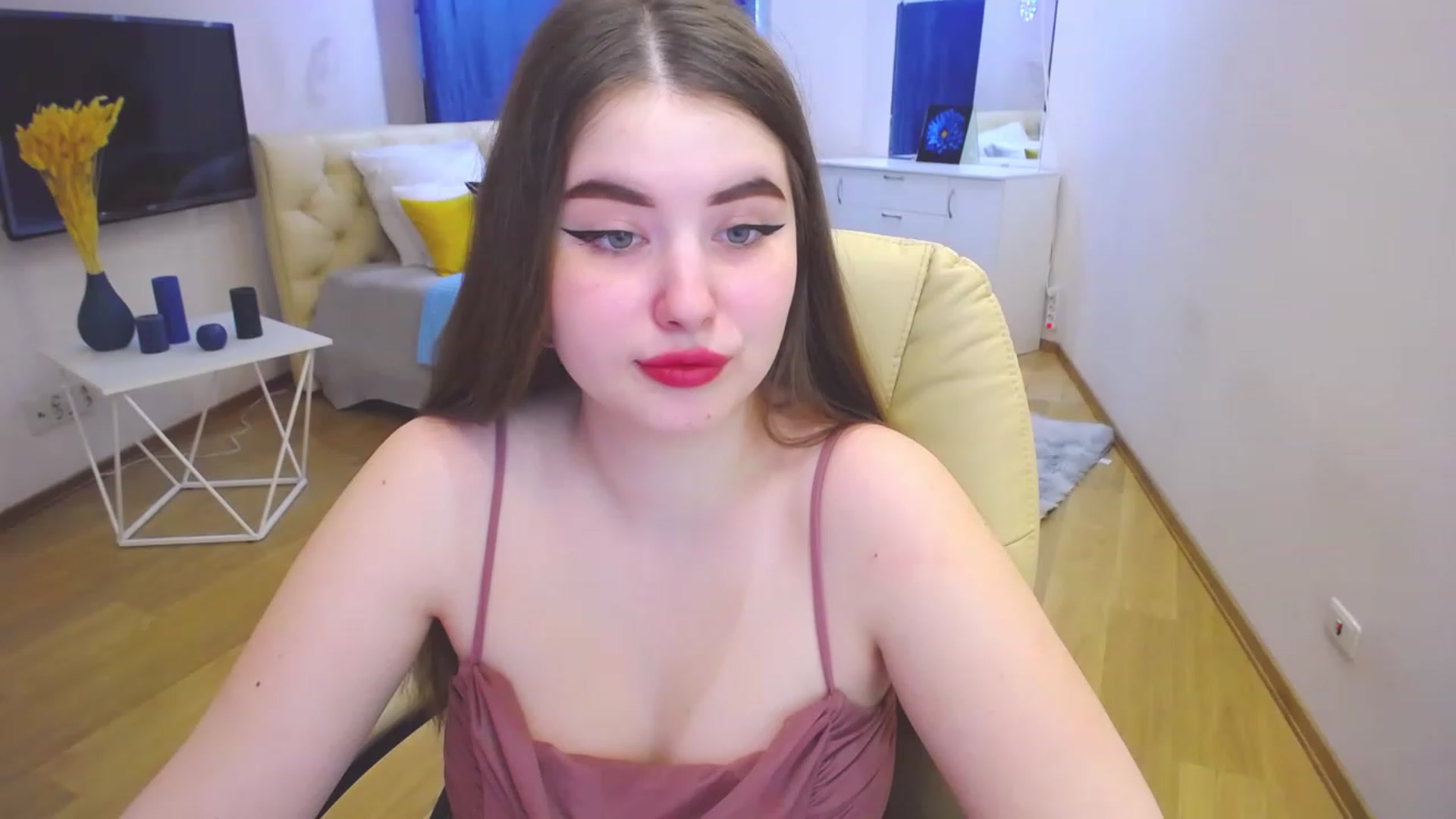 Gallery image thumbnail from AdmireMyEyes's myfreecams stream on, 03/31/2023, 07:46 image 2 of 20