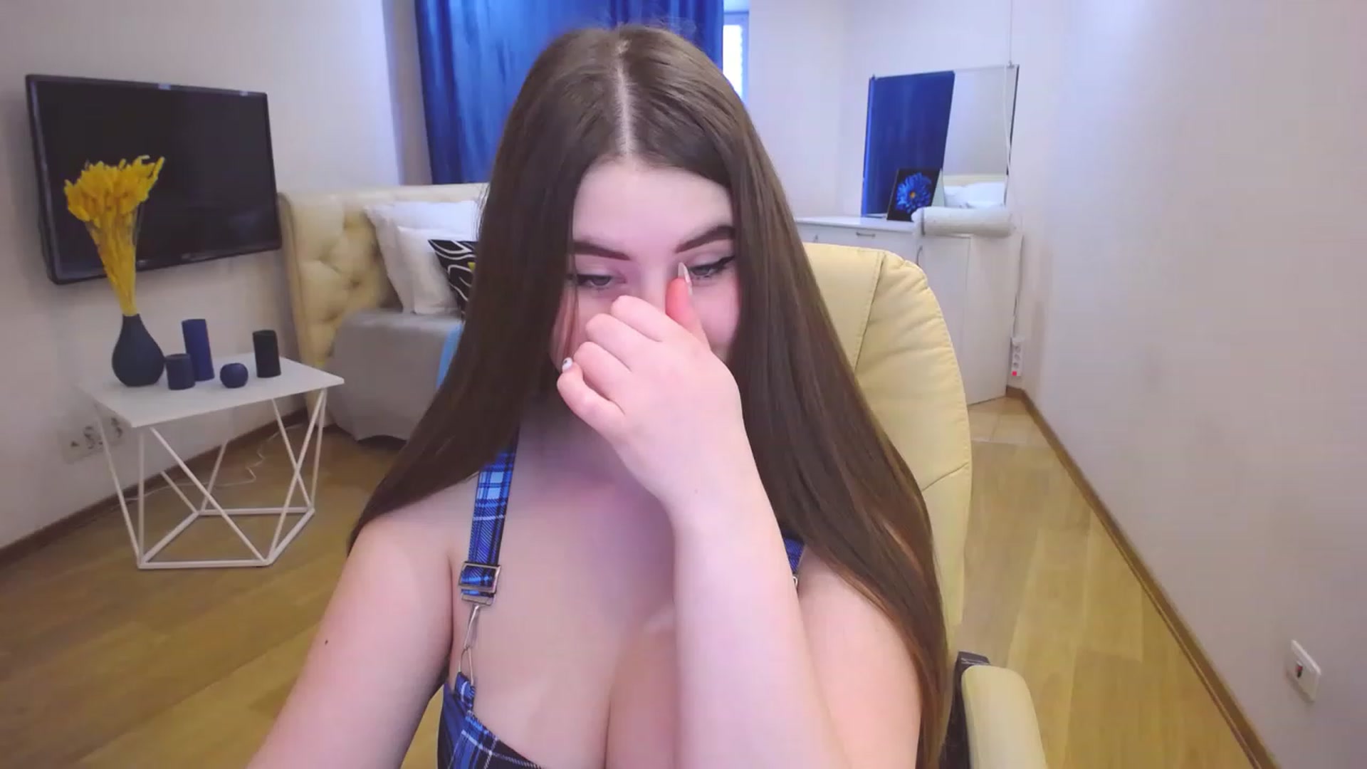 Gallery image thumbnail from AdmireMyEyes's myfreecams stream on, 04/04/2023, 09:12 image 14 of 20