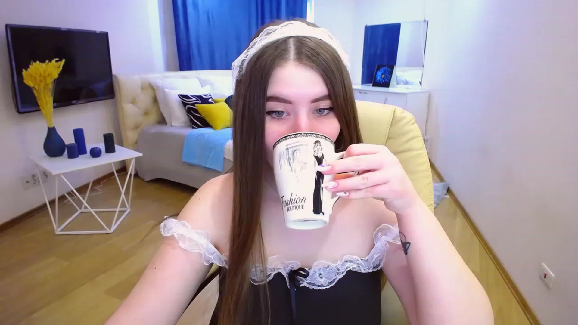 Gallery image thumbnail from AdmireMyEyes's myfreecams stream on, 04/06/2023, 09:03 image 1 of 20