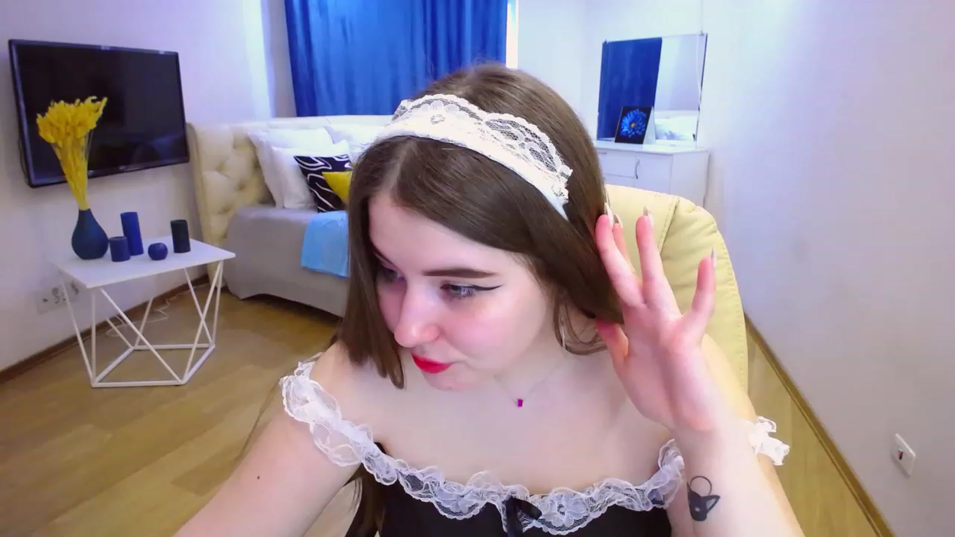Gallery image thumbnail from AdmireMyEyes's myfreecams stream on, 04/06/2023, 09:03 image 6 of 20