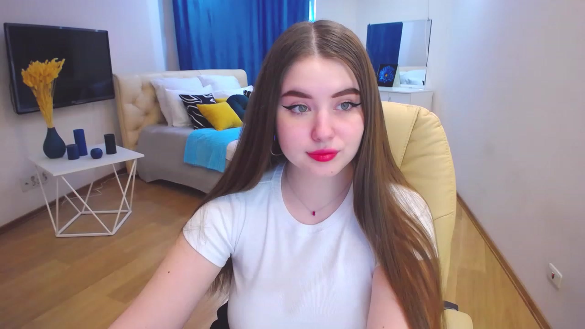 Gallery image thumbnail from AdmireMyEyes's myfreecams stream on, 04/07/2023, 10:01 image 5 of 20