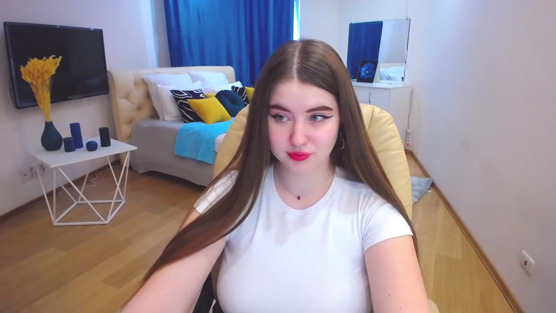 Gallery image thumbnail from AdmireMyEyes's myfreecams stream on, 04/07/2023, 10:01 image 14 of 20