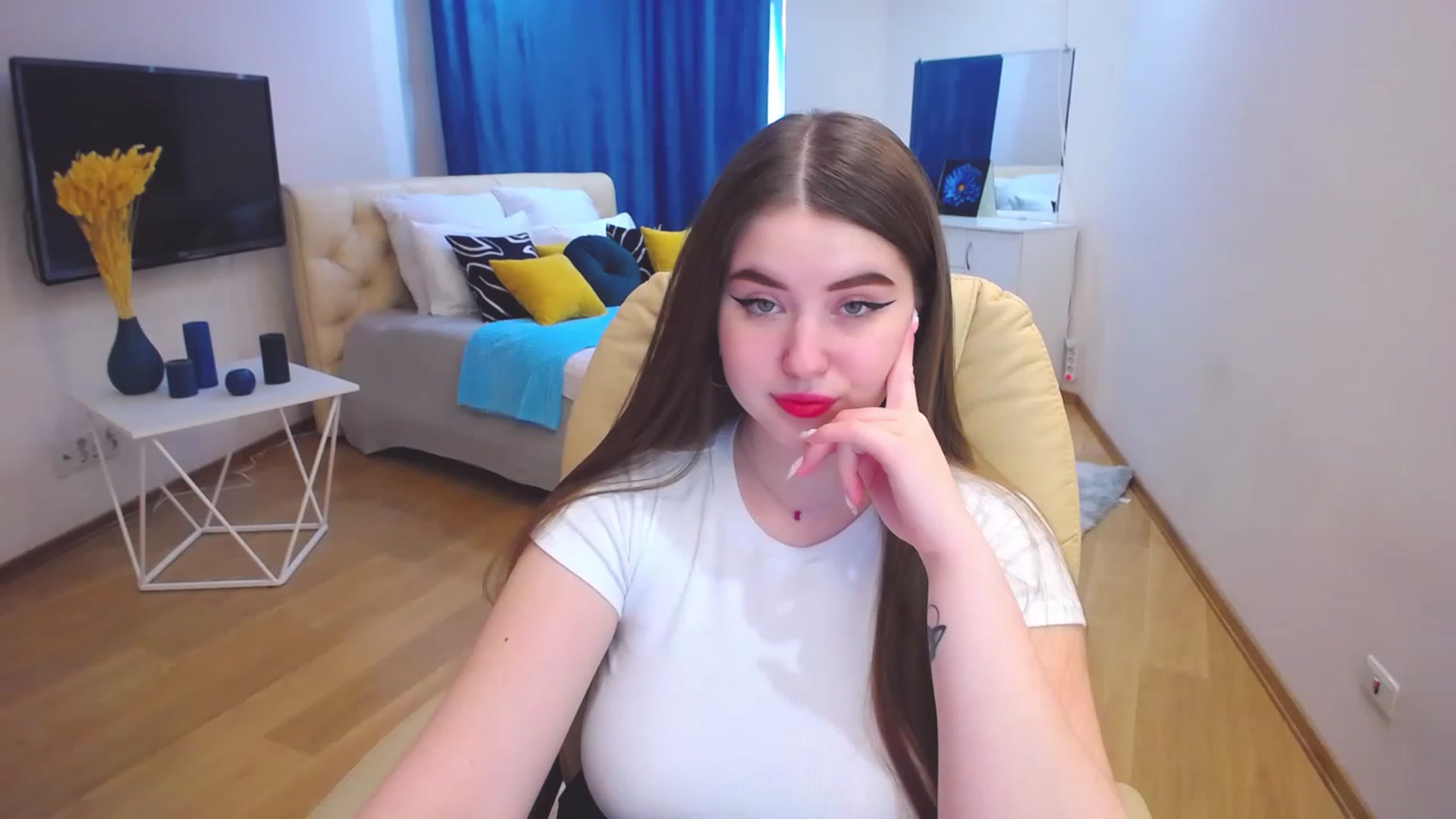 Gallery image thumbnail from AdmireMyEyes's myfreecams stream on, 04/07/2023, 10:01 image 11 of 20