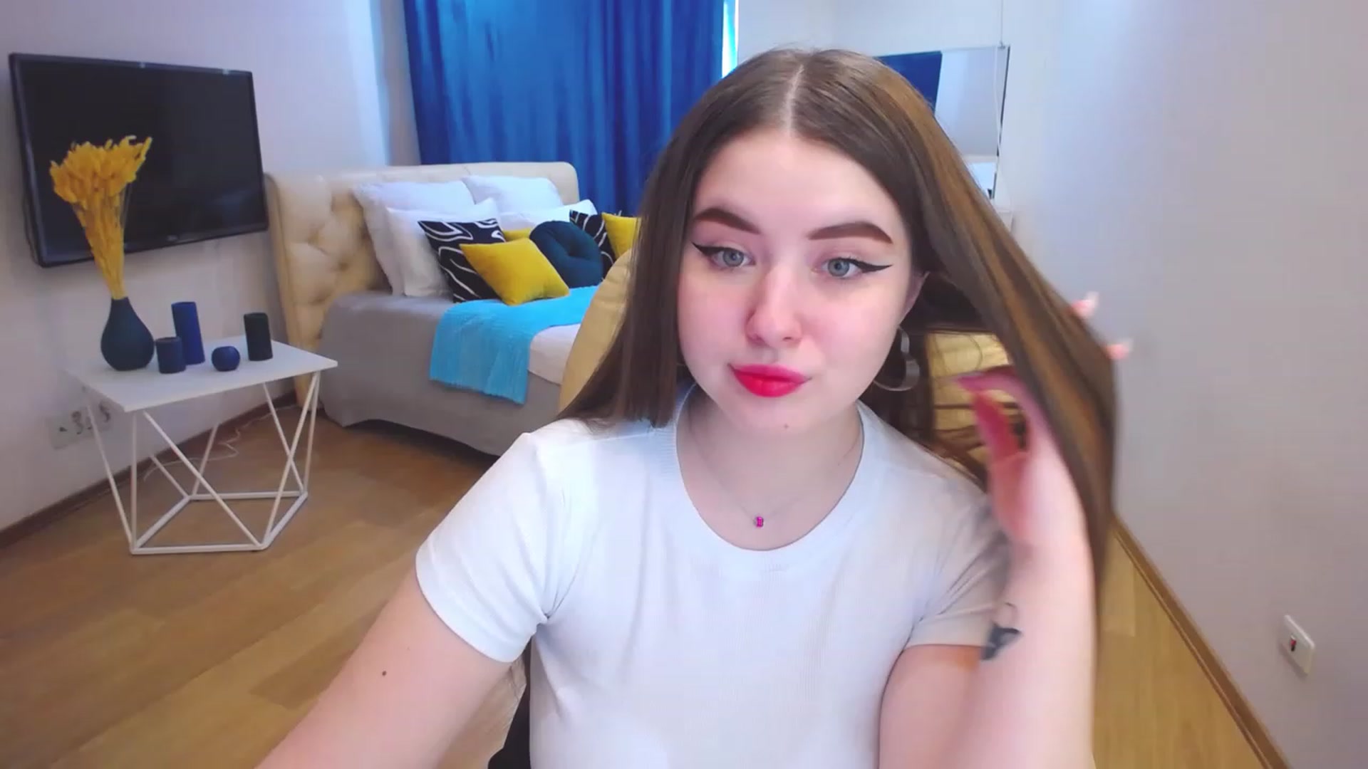 Gallery image thumbnail from AdmireMyEyes's myfreecams stream on, 04/07/2023, 10:01 image 2 of 20