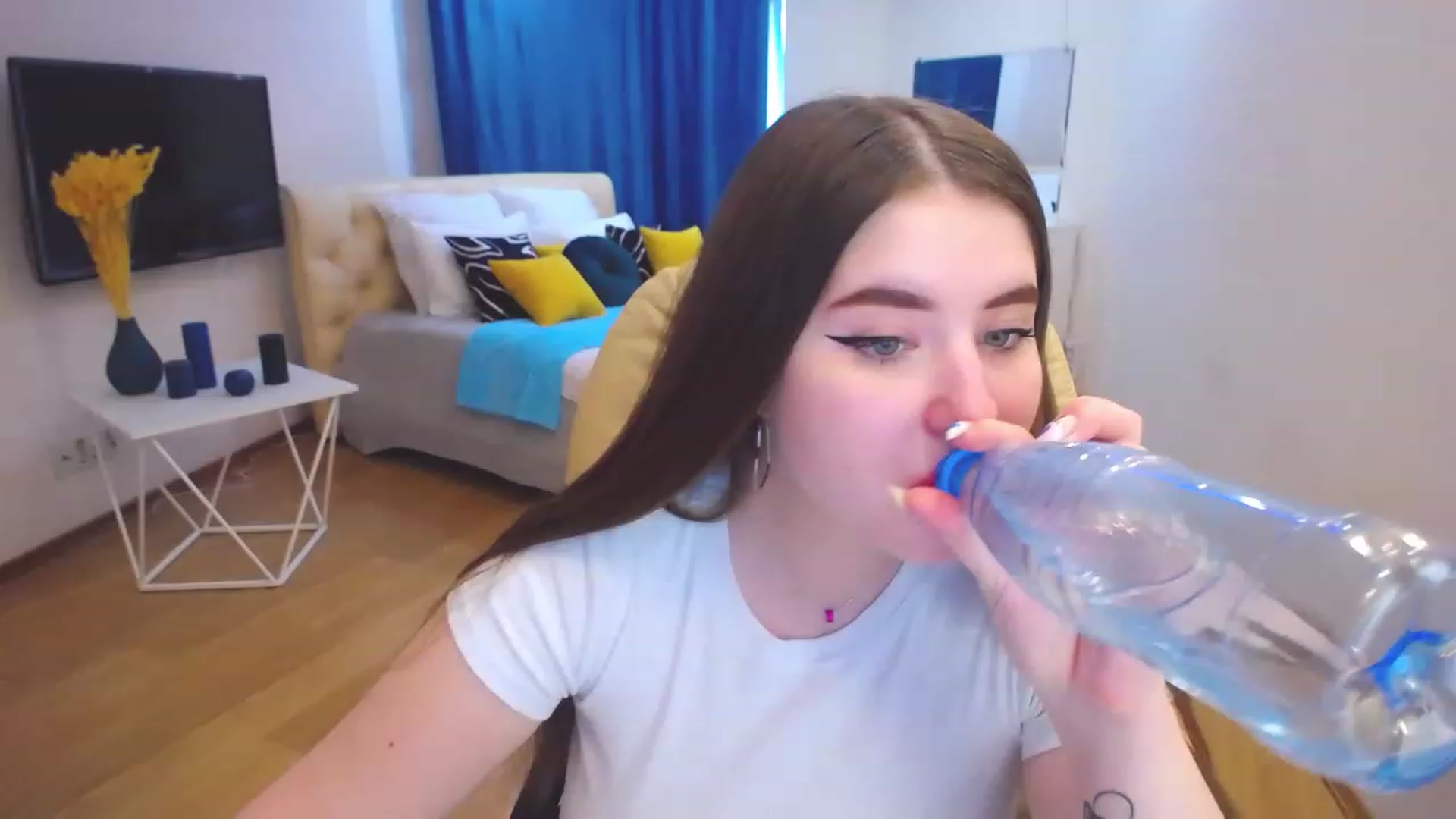 Gallery image thumbnail from AdmireMyEyes's myfreecams stream on, 04/07/2023, 10:01 image 15 of 20