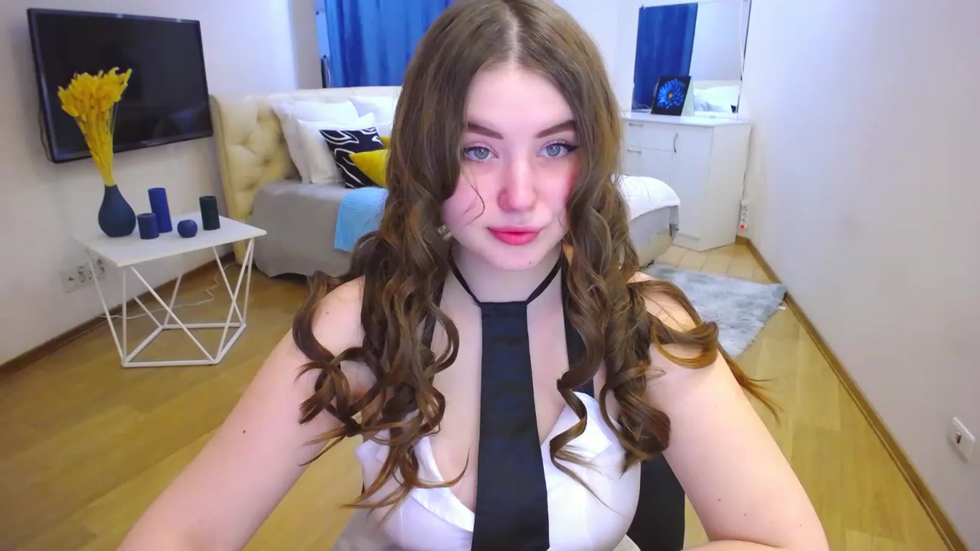 Gallery image thumbnail from AdmireMyEyes's myfreecams stream on, 04/12/2023, 10:24 image 17 of 20