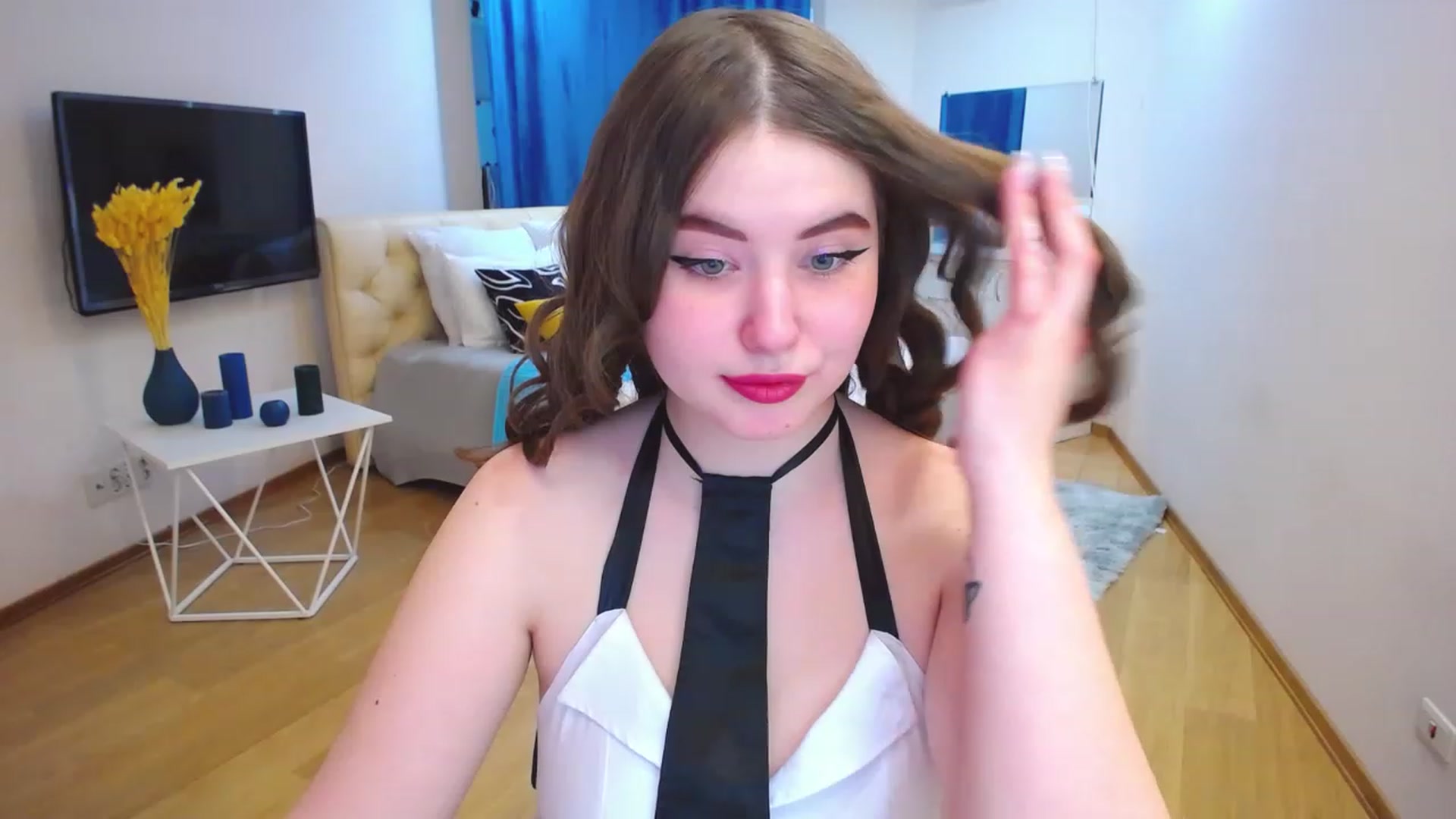Gallery image thumbnail from AdmireMyEyes's myfreecams stream on, 04/12/2023, 12:45 image 11 of 20