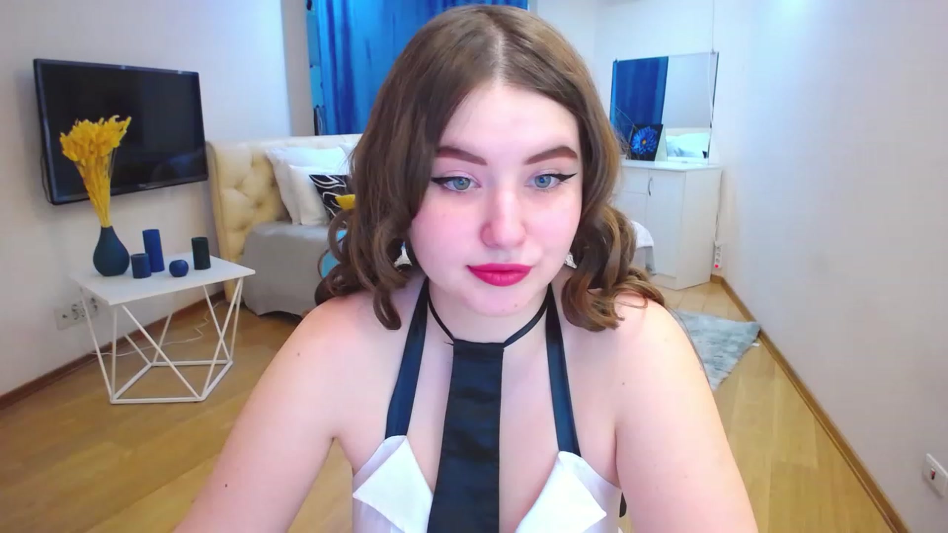 Gallery image thumbnail from AdmireMyEyes's myfreecams stream on, 04/12/2023, 12:45 image 1 of 20
