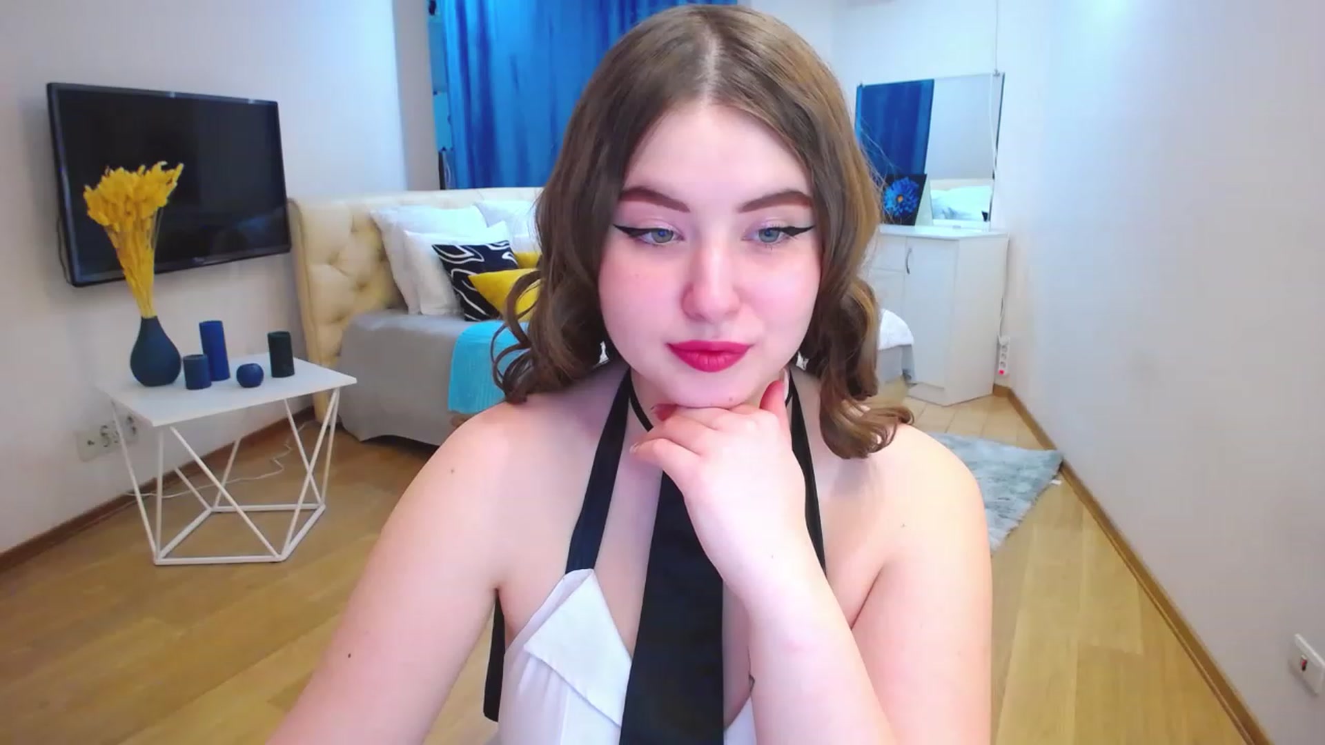 Gallery image thumbnail from AdmireMyEyes's myfreecams stream on, 04/12/2023, 12:45 image 7 of 20