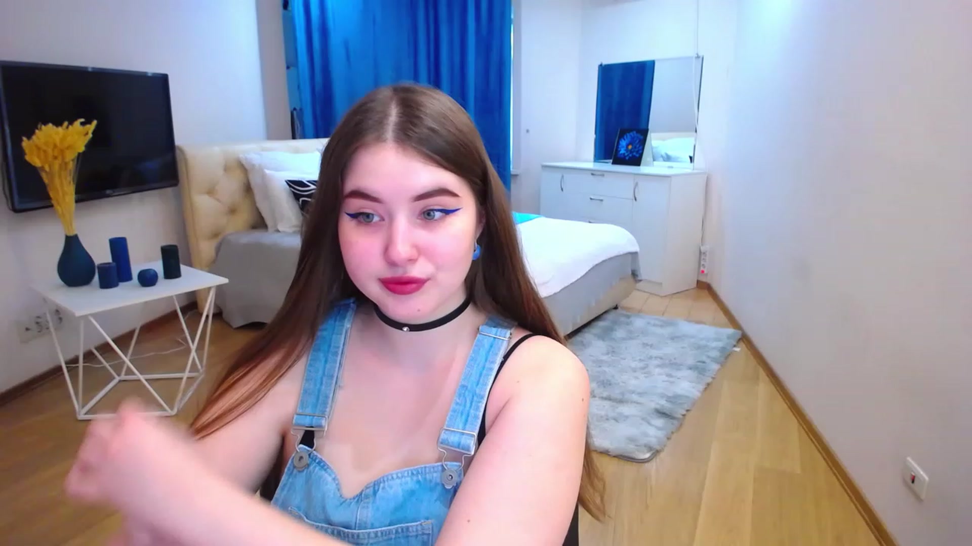 Gallery image thumbnail from AdmireMyEyes's myfreecams stream on, 04/13/2023, 07:36 image 14 of 20