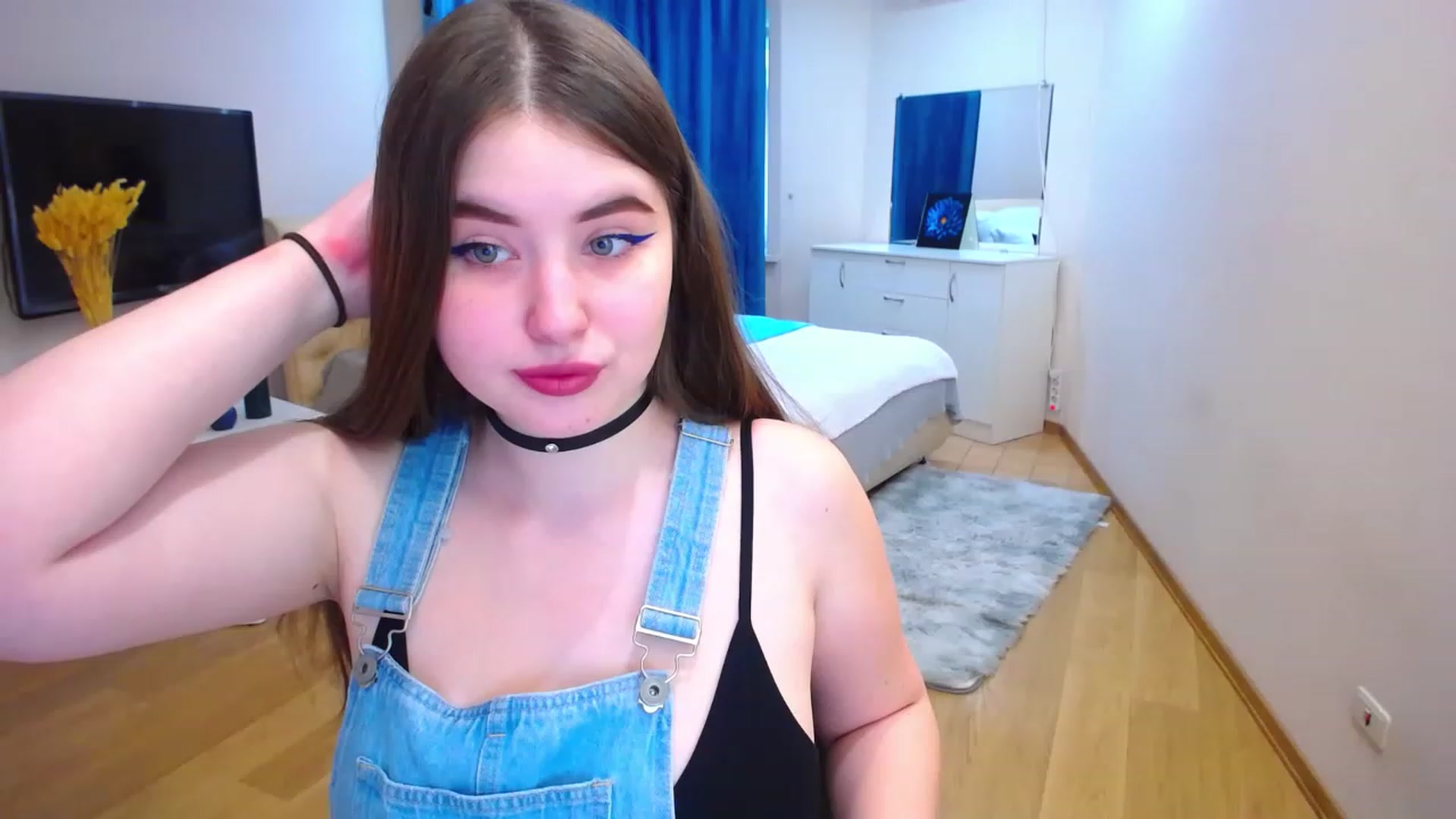 Gallery image thumbnail from AdmireMyEyes's myfreecams stream on, 04/13/2023, 07:36 image 17 of 20