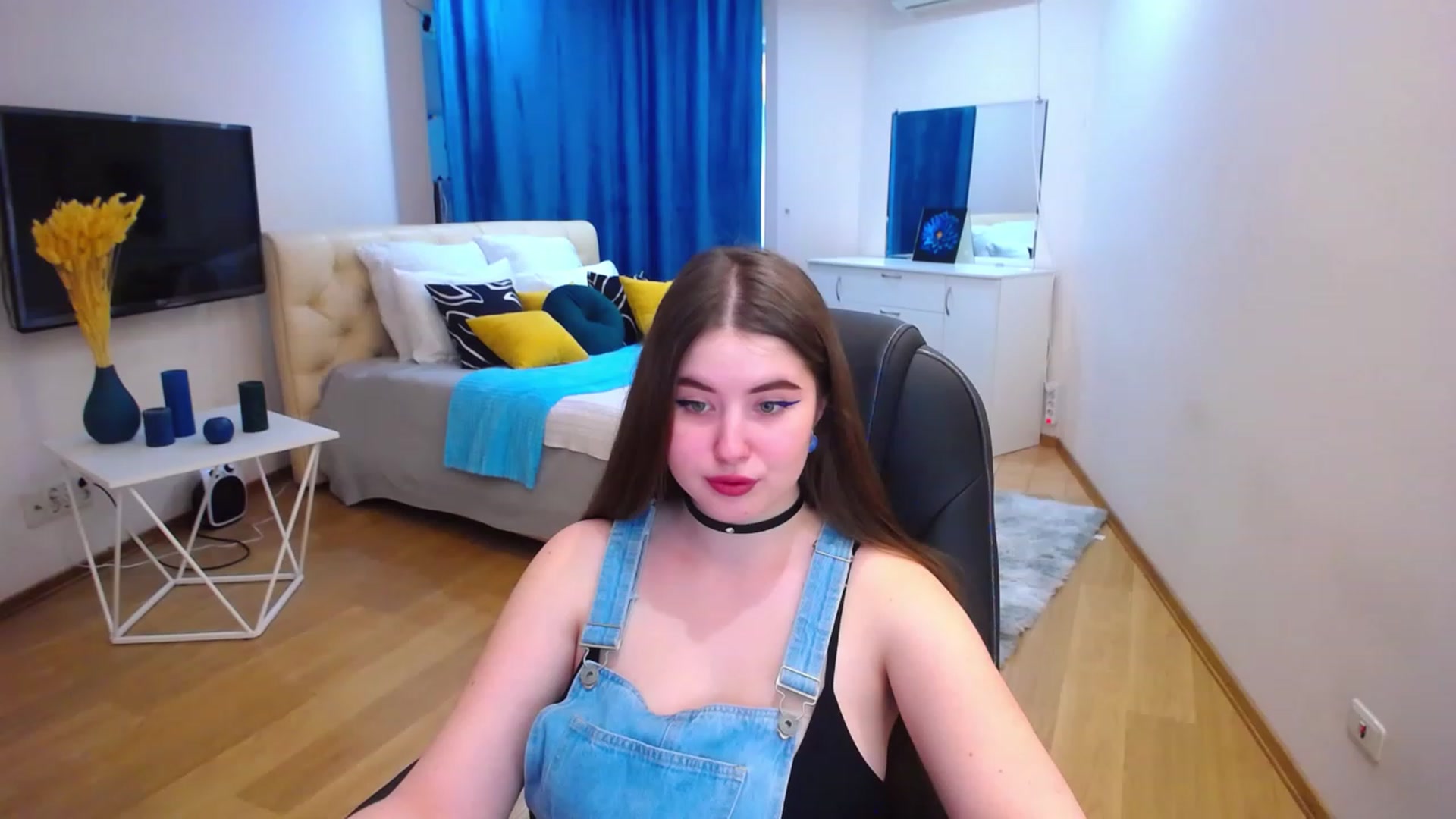 Gallery image thumbnail from AdmireMyEyes's myfreecams stream on, 04/13/2023, 09:46 image 16 of 20