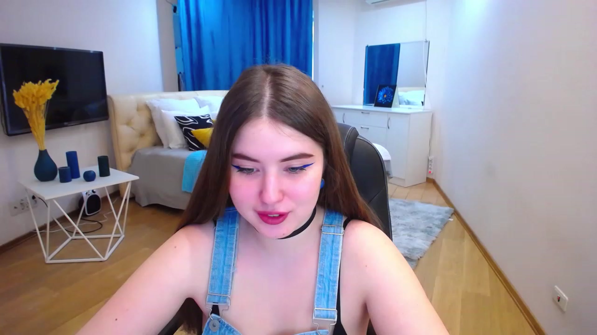 Gallery image thumbnail from AdmireMyEyes's myfreecams stream on, 04/13/2023, 09:46 image 13 of 20