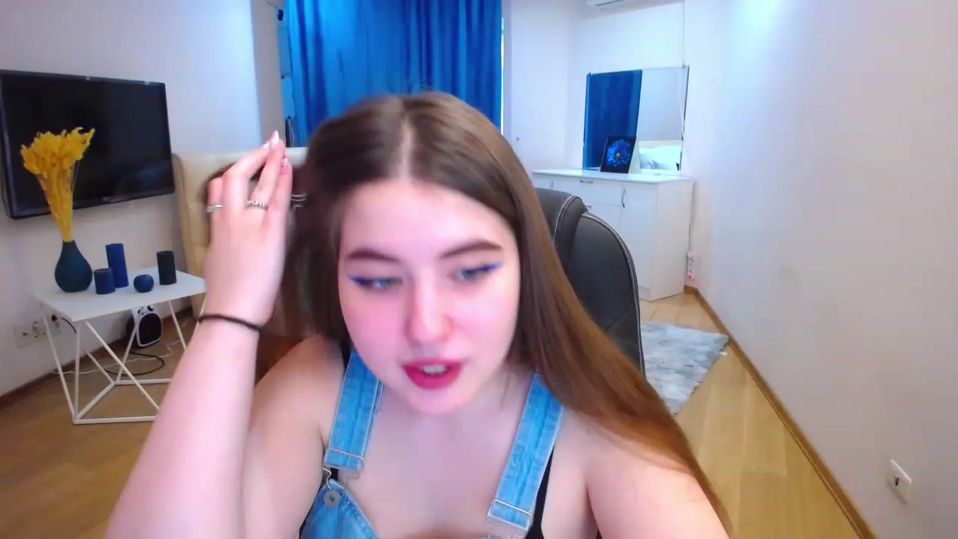 Gallery image thumbnail from AdmireMyEyes's myfreecams stream on, 04/13/2023, 09:46 image 8 of 20