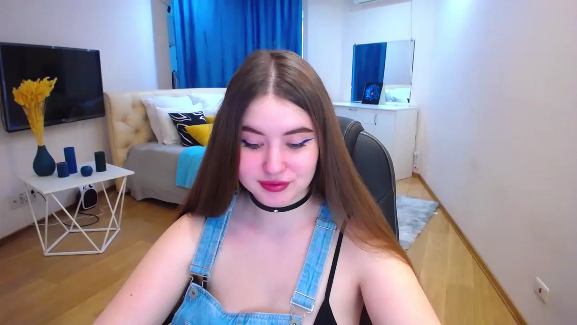 Gallery image thumbnail from AdmireMyEyes's myfreecams stream on, 04/13/2023, 09:46 image 1 of 20