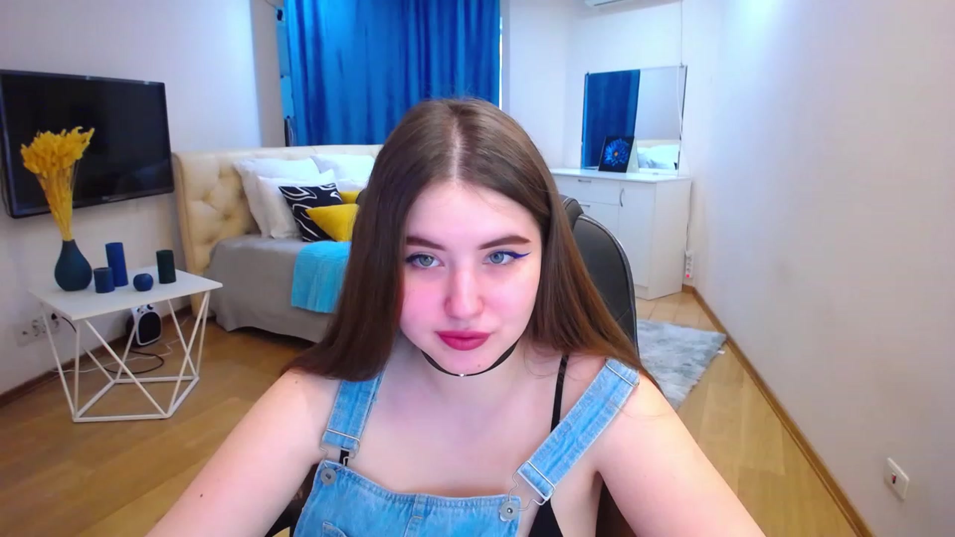 Gallery image thumbnail from AdmireMyEyes's myfreecams stream on, 04/13/2023, 09:46 image 5 of 20