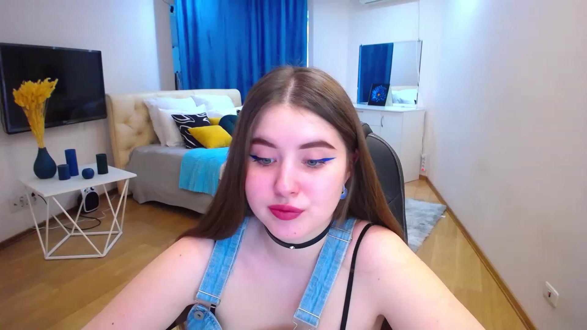 Gallery image thumbnail from AdmireMyEyes's myfreecams stream on, 04/13/2023, 09:46 image 4 of 20