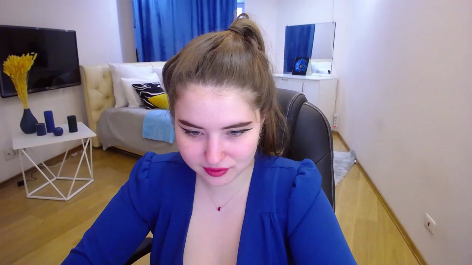 Gallery image thumbnail from AdmireMyEyes's myfreecams stream on, 04/16/2023, 08:40 image 16 of 20