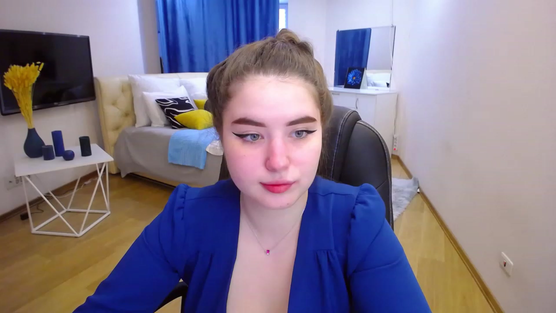 Gallery image thumbnail from AdmireMyEyes's myfreecams stream on, 04/16/2023, 08:40 image 1 of 20