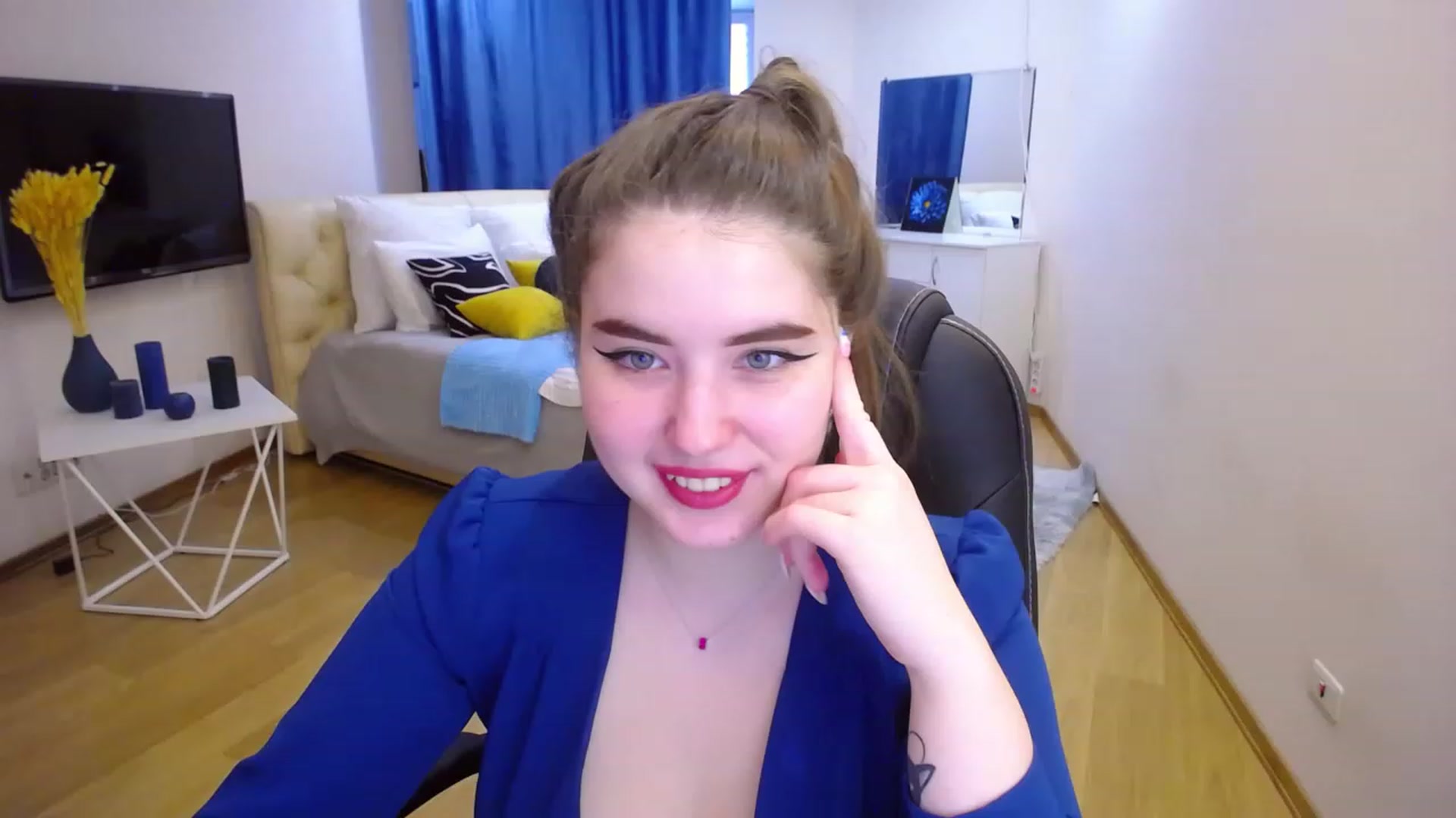 Gallery image thumbnail from AdmireMyEyes's myfreecams stream on, 04/16/2023, 08:40 image 17 of 20