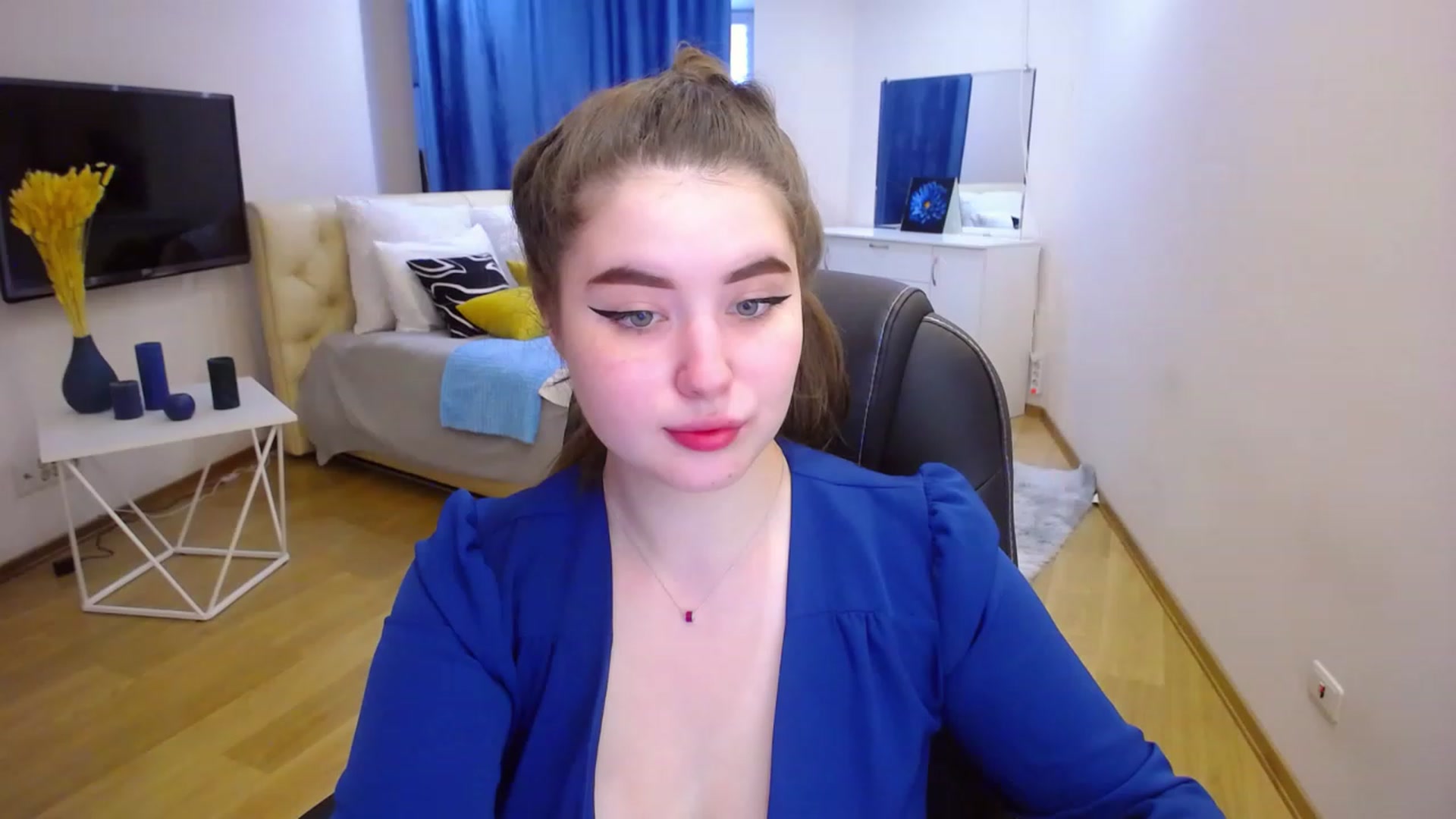 Gallery image thumbnail from AdmireMyEyes's myfreecams stream on, 04/16/2023, 08:40 image 3 of 20